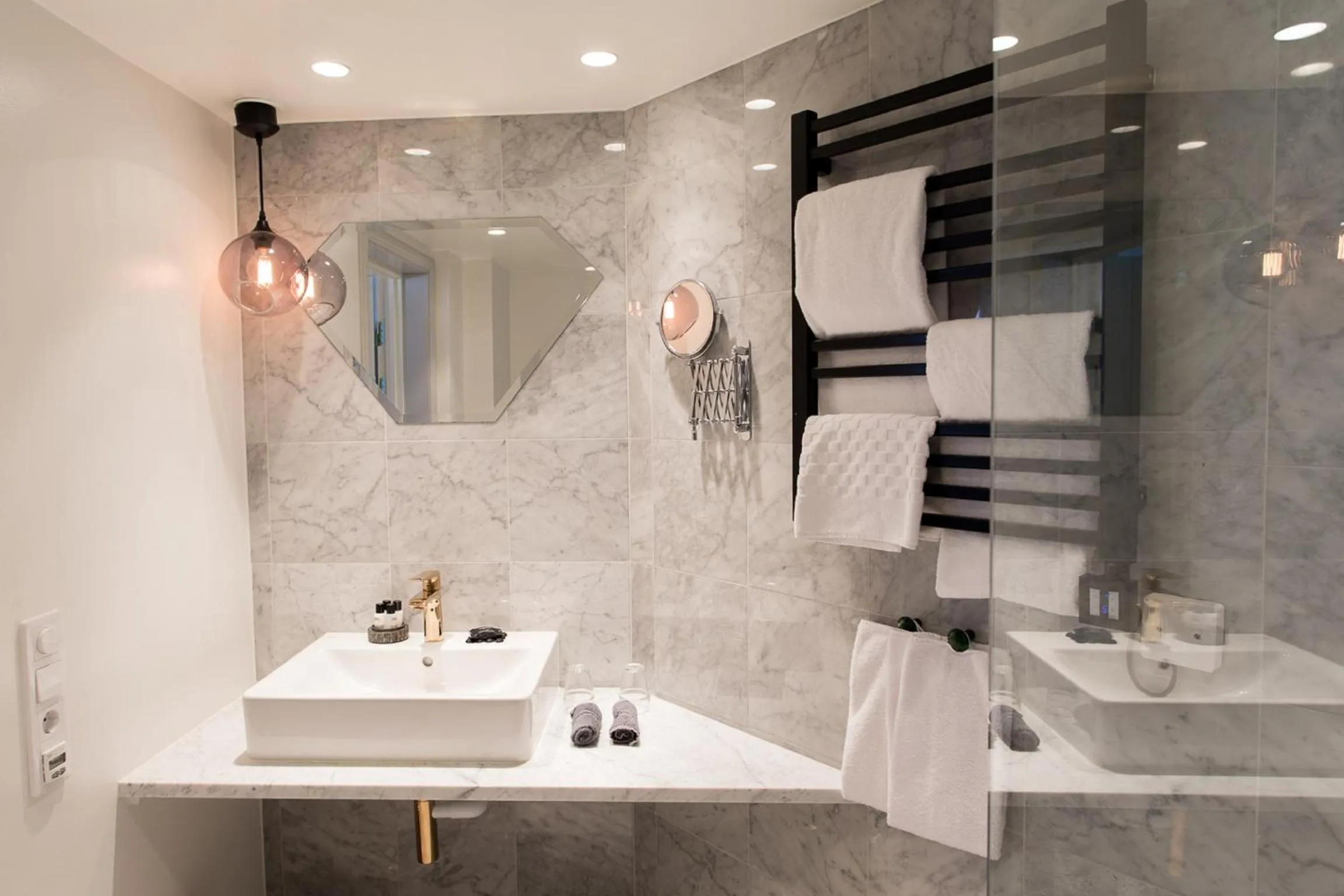 Toilet in Hotel Flora