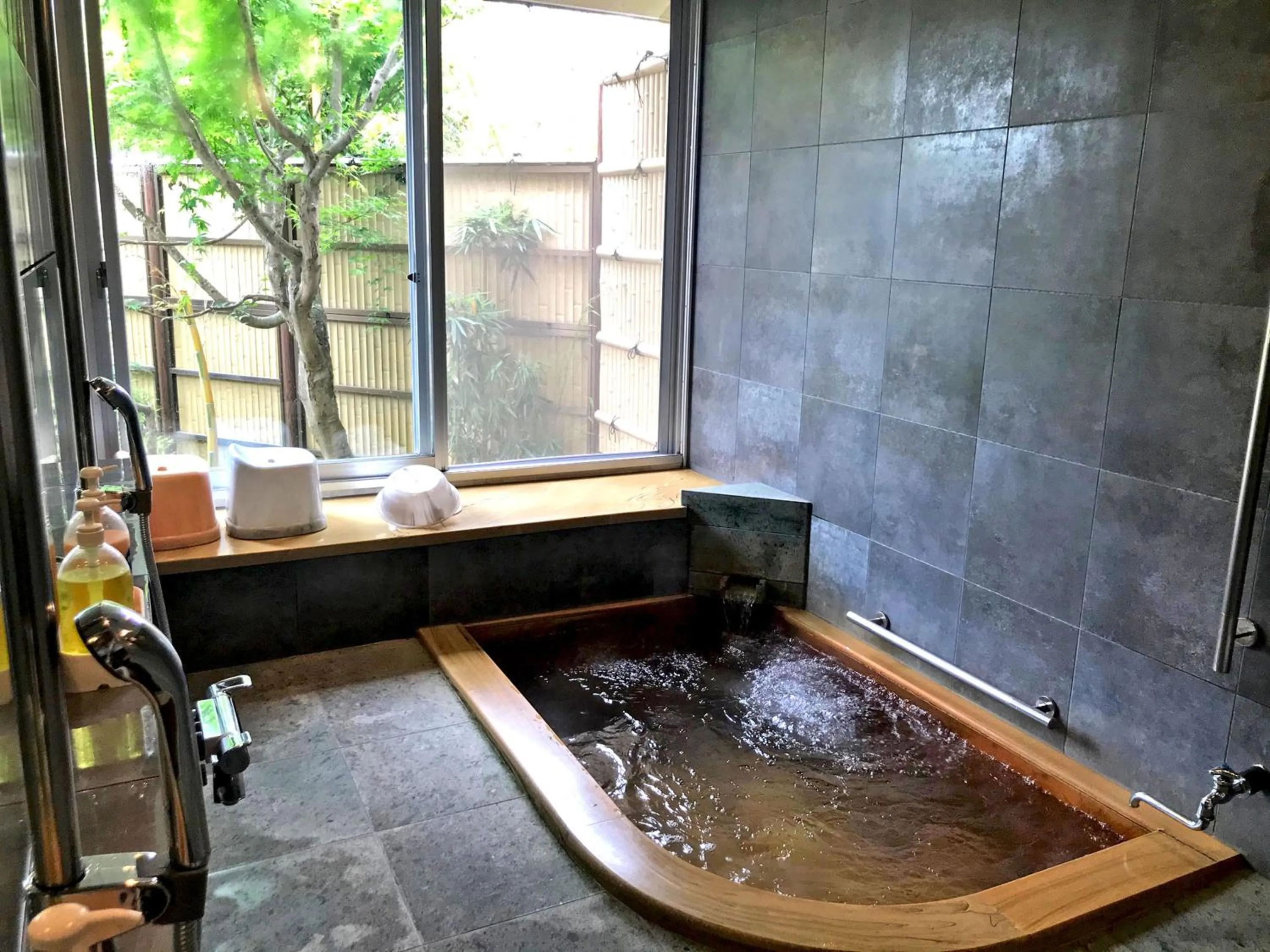 Public Bath in Yusenso