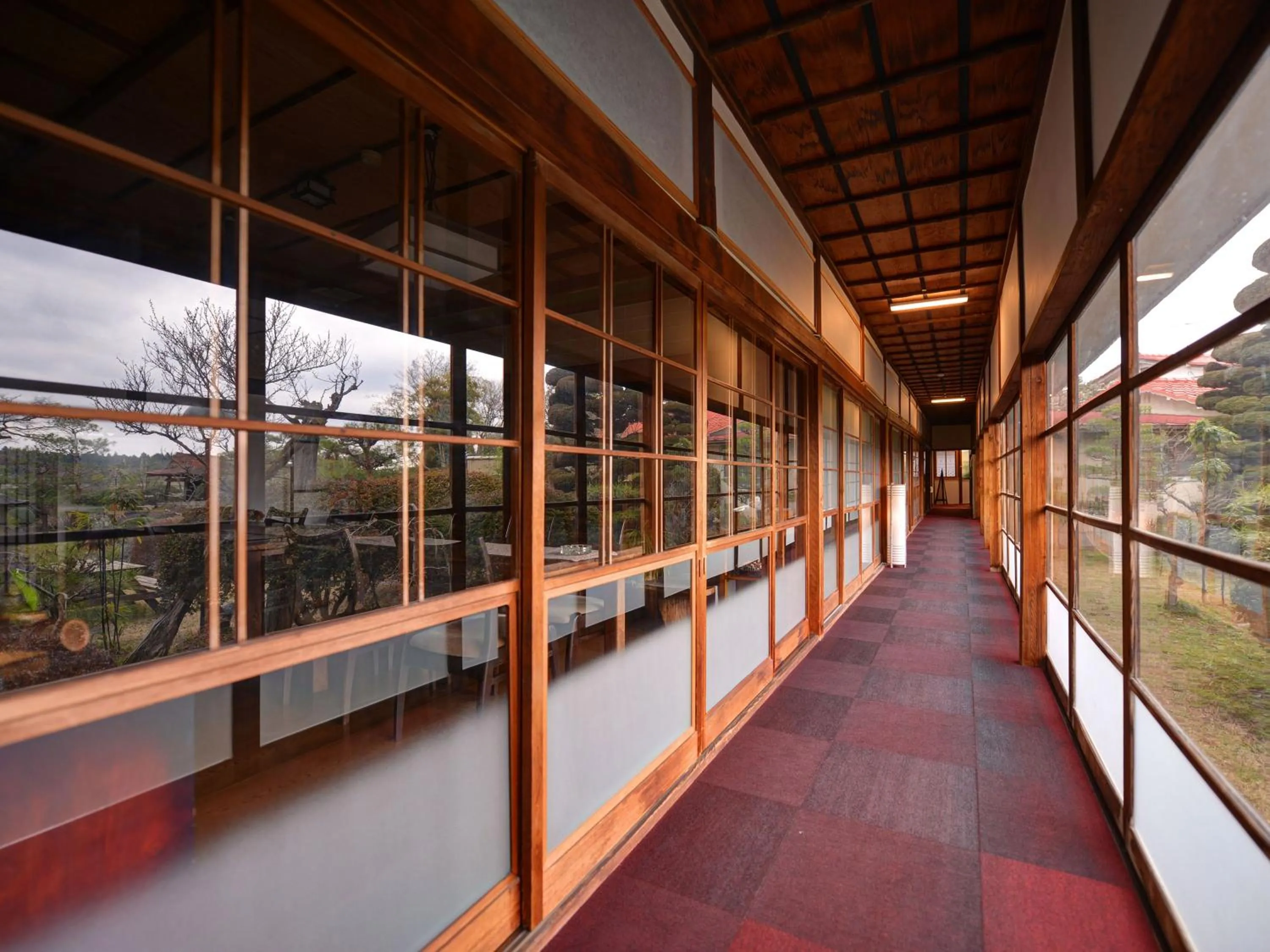 Area and facilities in Yusenso