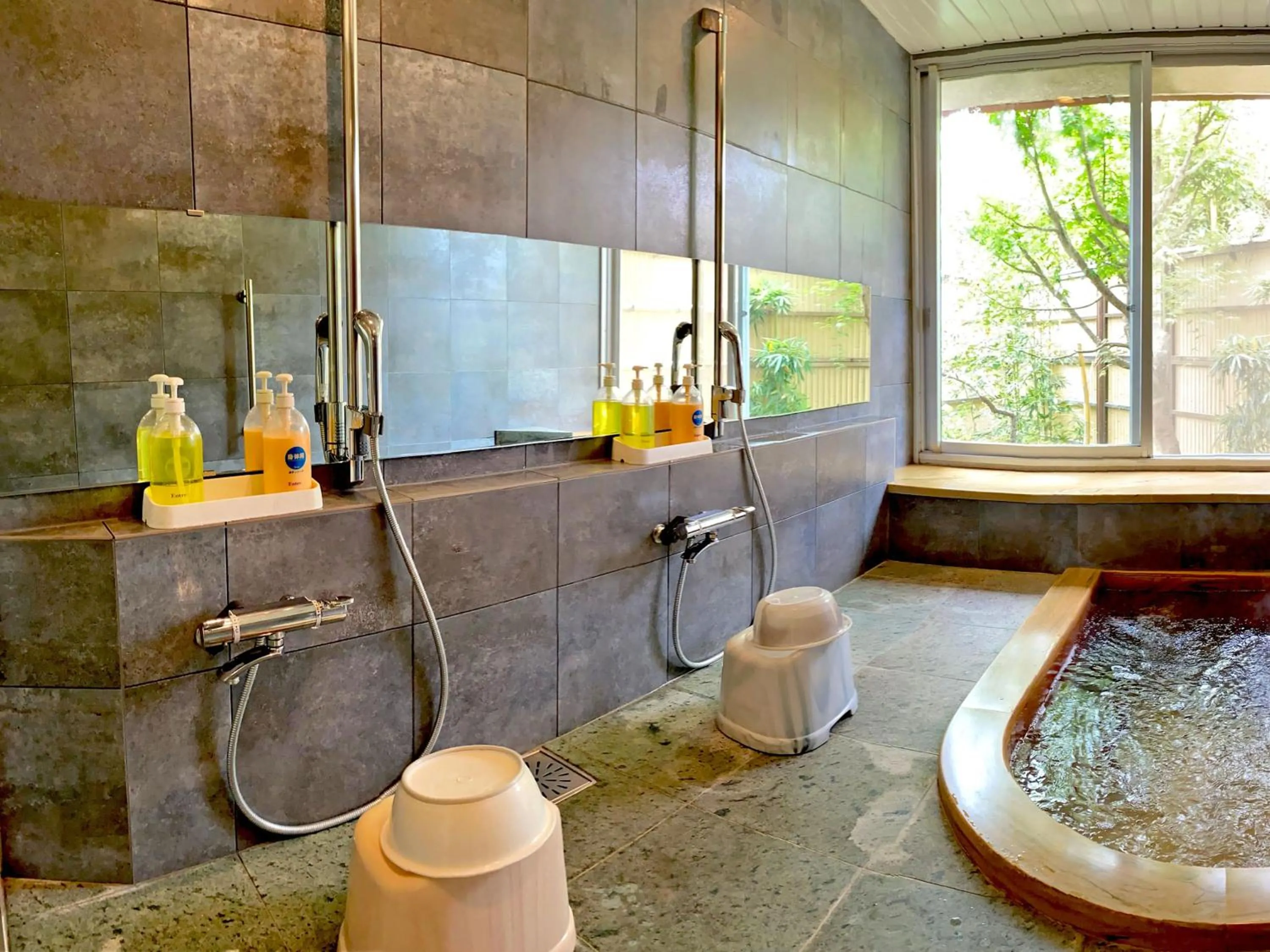 Public Bath in Yusenso