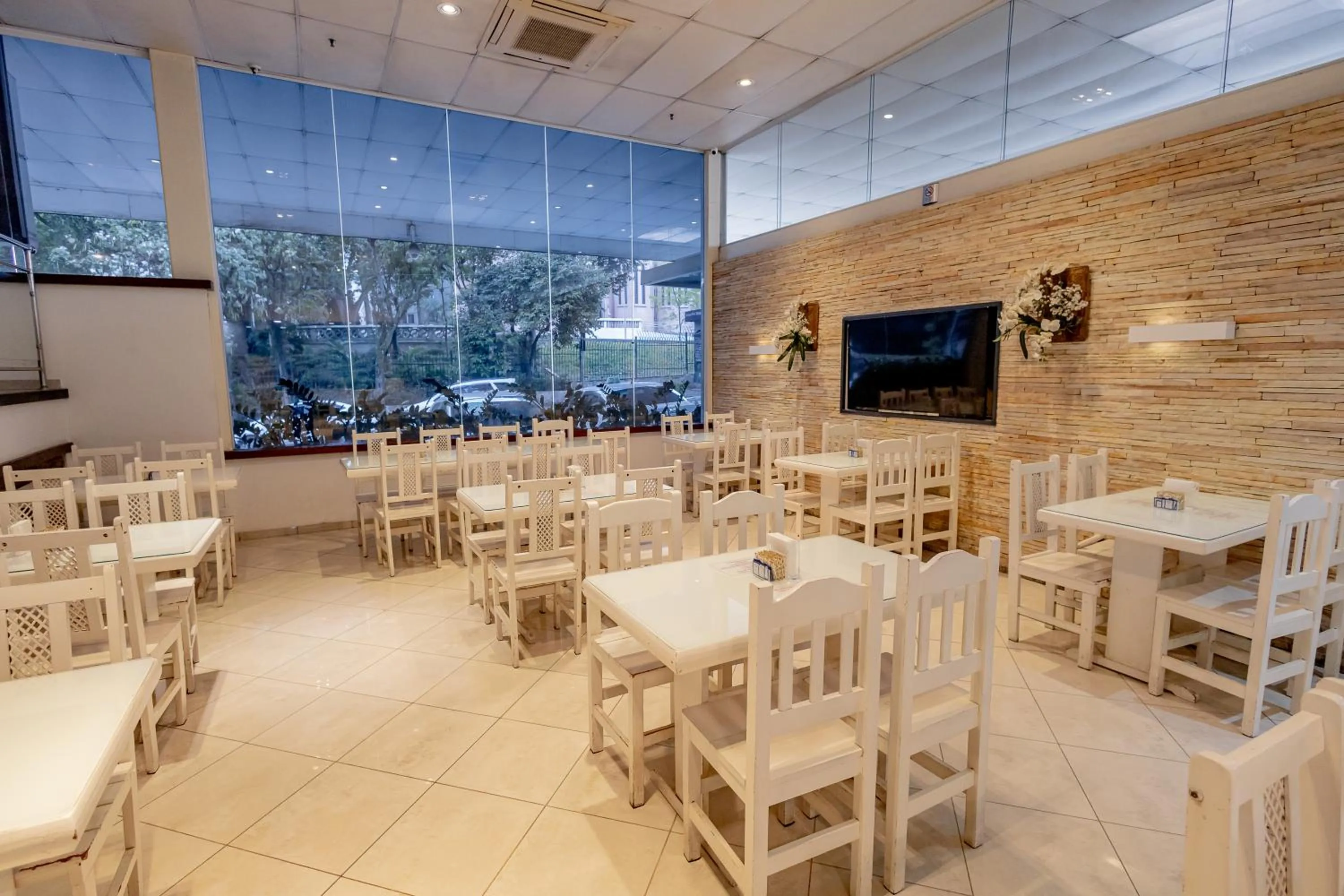 Restaurant/places to eat in Hotel San Gabriel