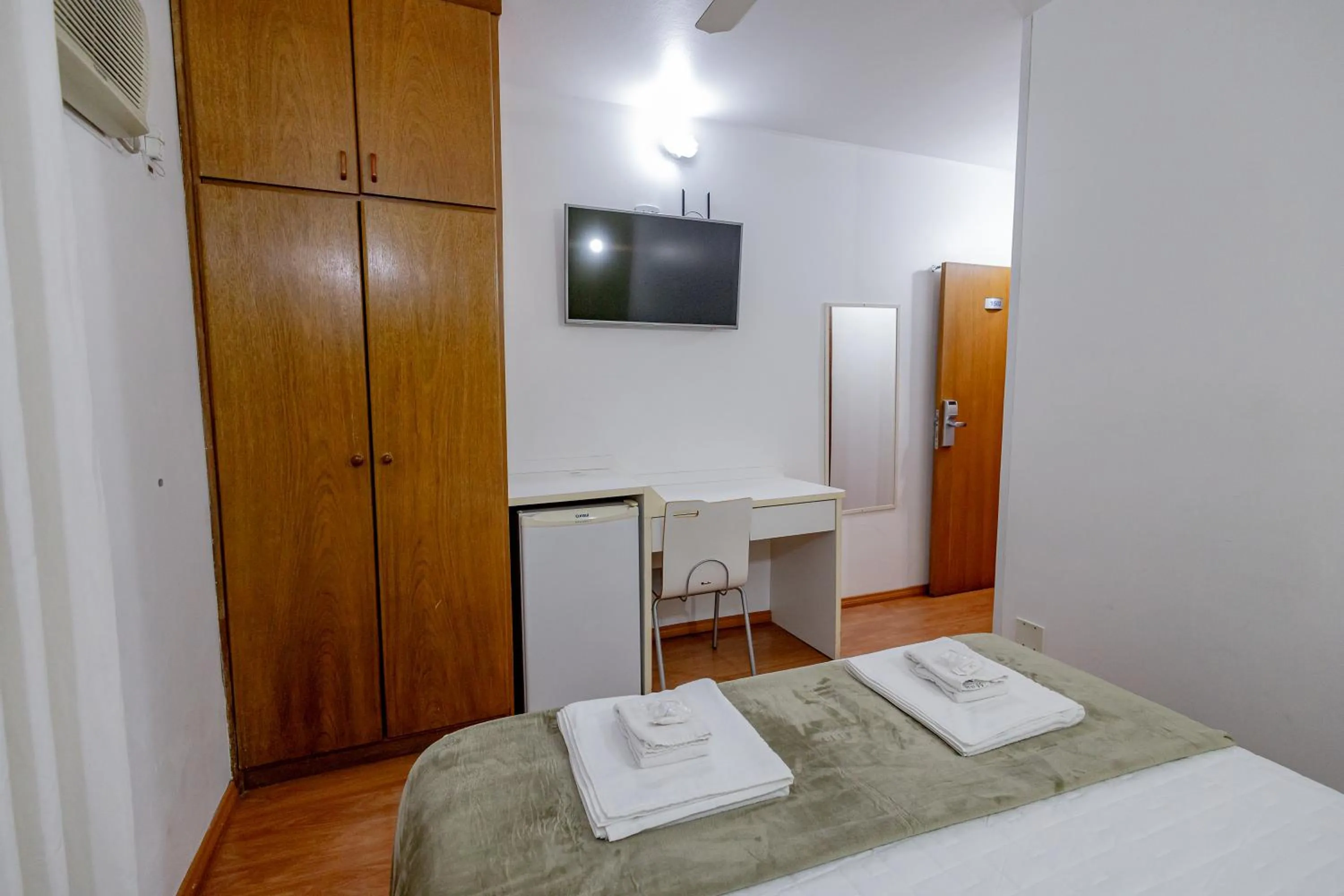 TV and multimedia, Bed in Hotel San Gabriel