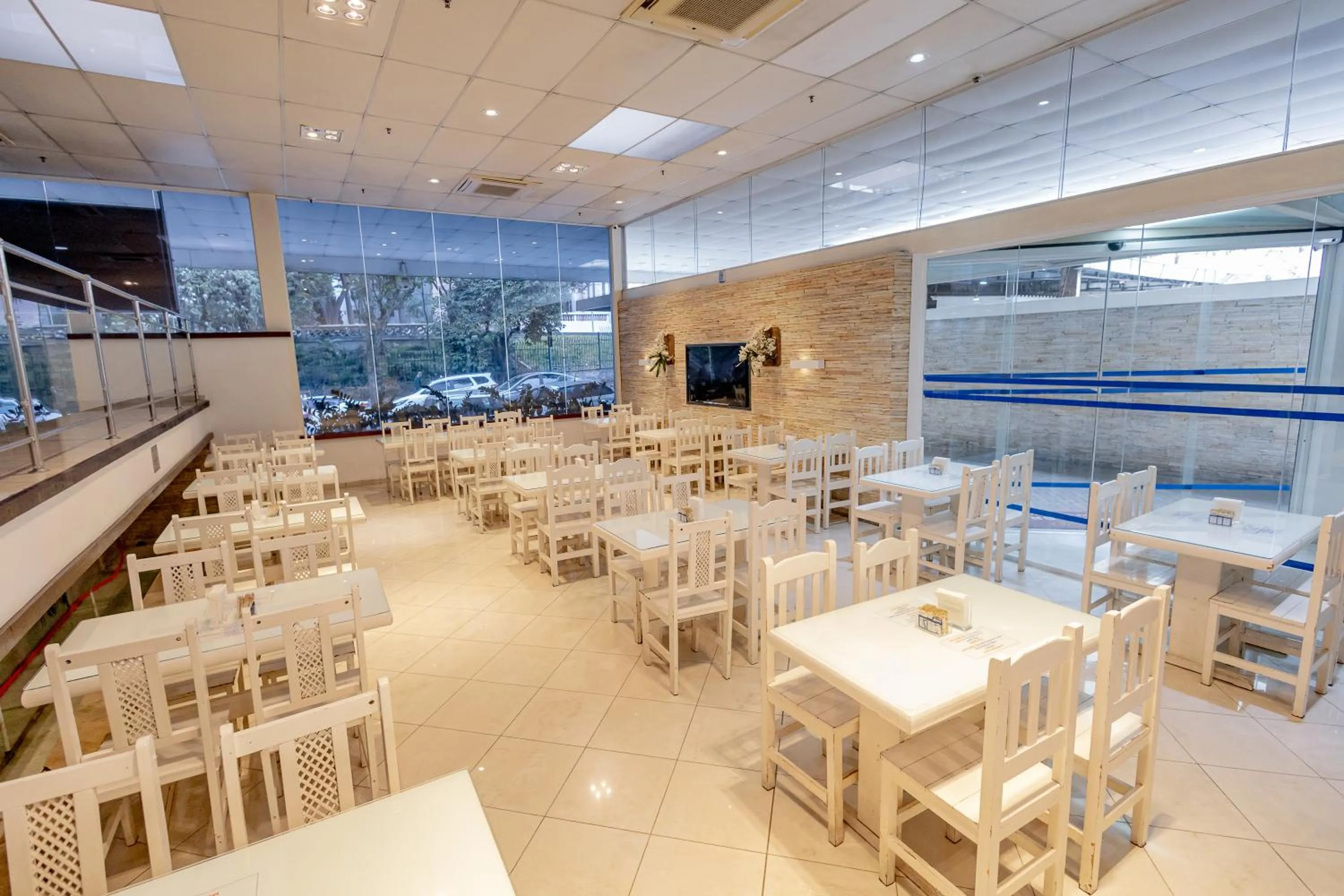 Restaurant/places to eat in Hotel San Gabriel