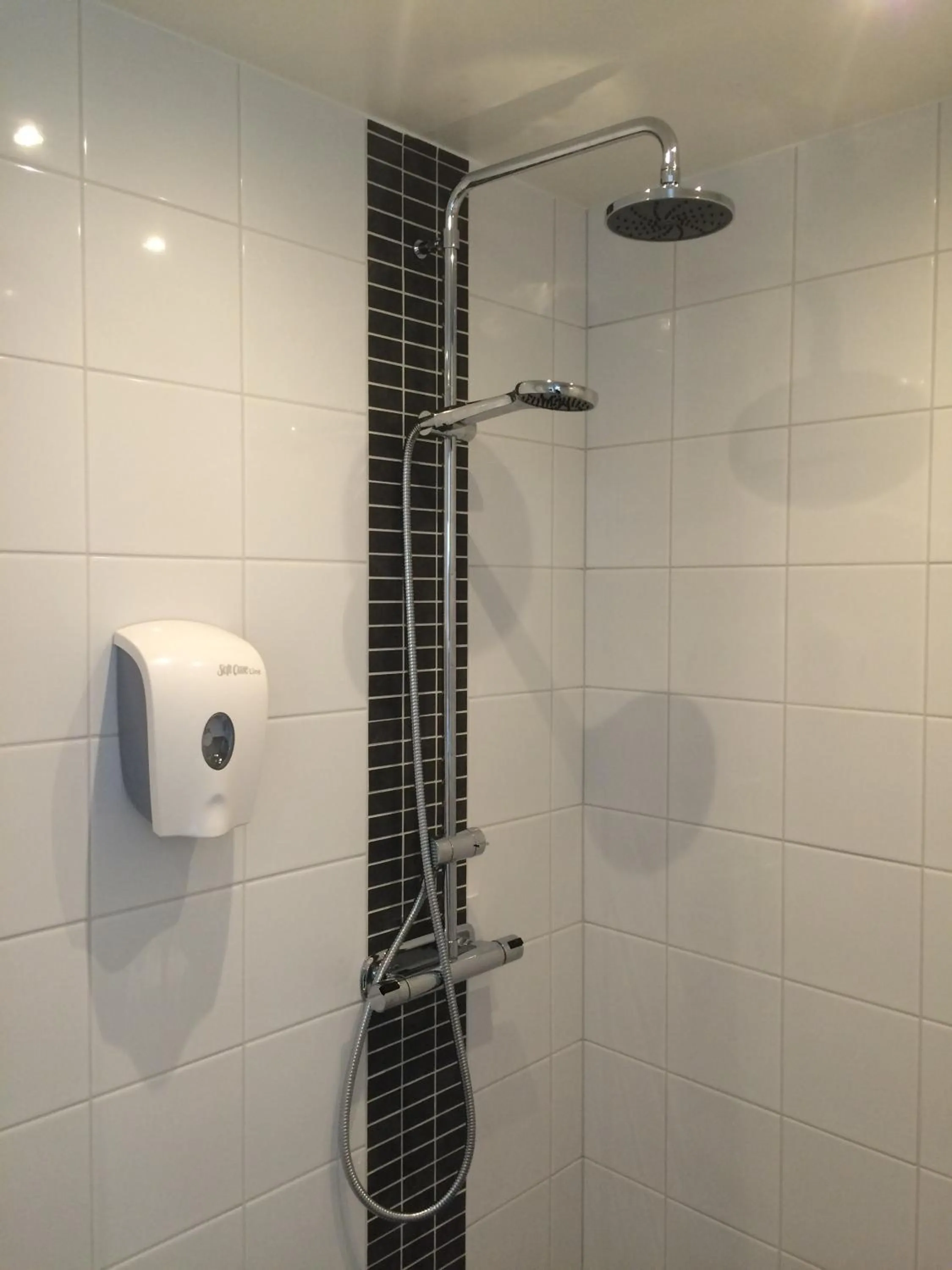 Shower in Linköpings Cityhotell och Vandrarhem