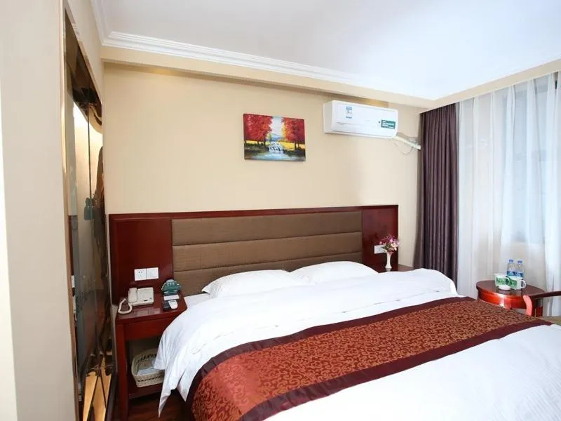 Bed in GreenTree Inn JiangSu KunShan Lujia Town Furong Road Express Hotel