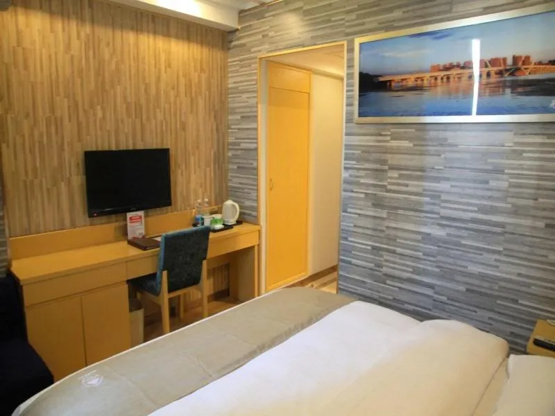 Bed in GreenTree Inn JiangSu WuXi West Jiefang Road Chongan Temple Business Hotel