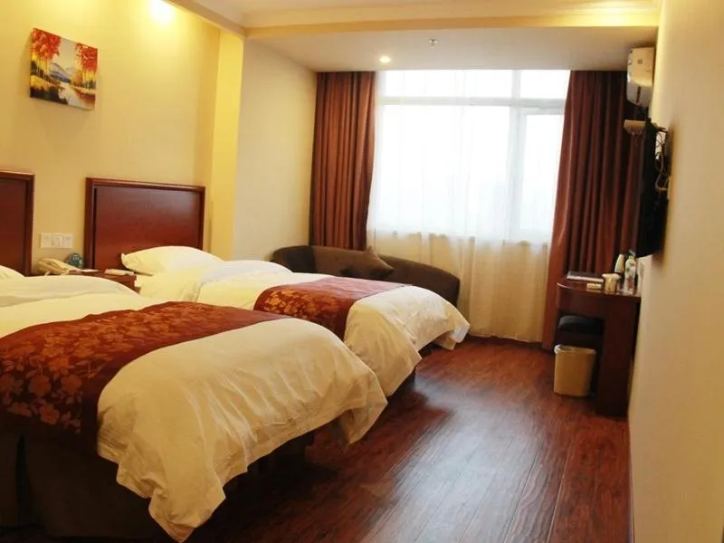Bed in GreenTree Inn JiangSu Zhenjiang Danyang Wanshan Park Express Hotel