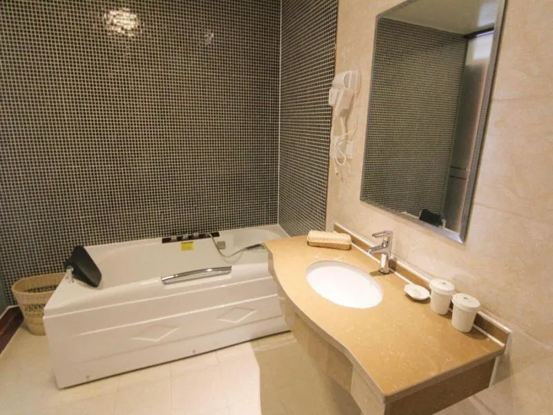 GreenTree Inn JiangSu ZHenjiang Jurong Yalong Business Hotel