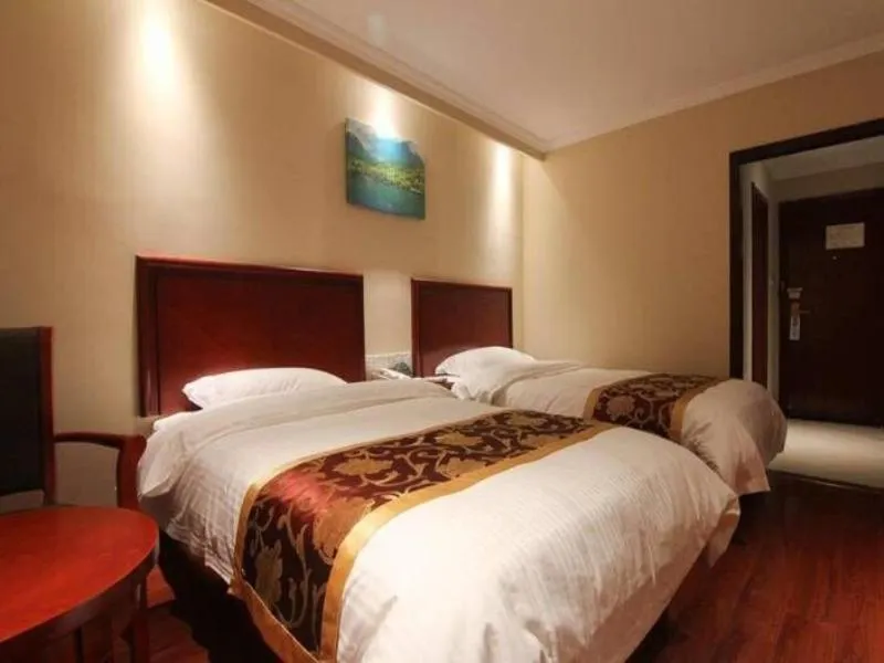 Bed in GreenTree Inn JiangSu ZHenjiang Jurong Yalong Business Hotel