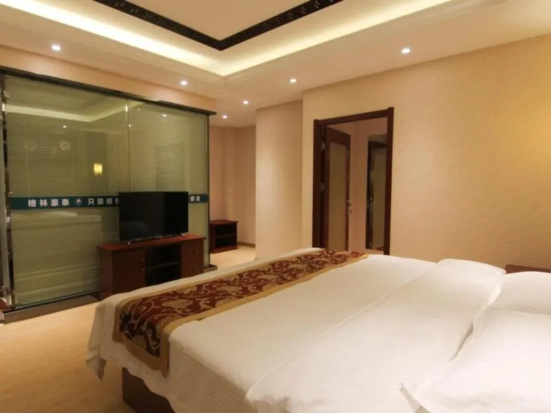 Bed in GreenTree Inn JiangSu ZHenjiang Jurong Yalong Business Hotel