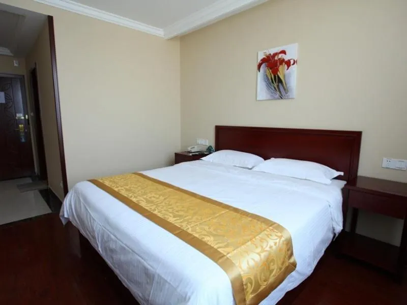 Bed in GreenTree Inn Shangdong Province Linxi Yitang Town Shuangling Road Express Hotel
