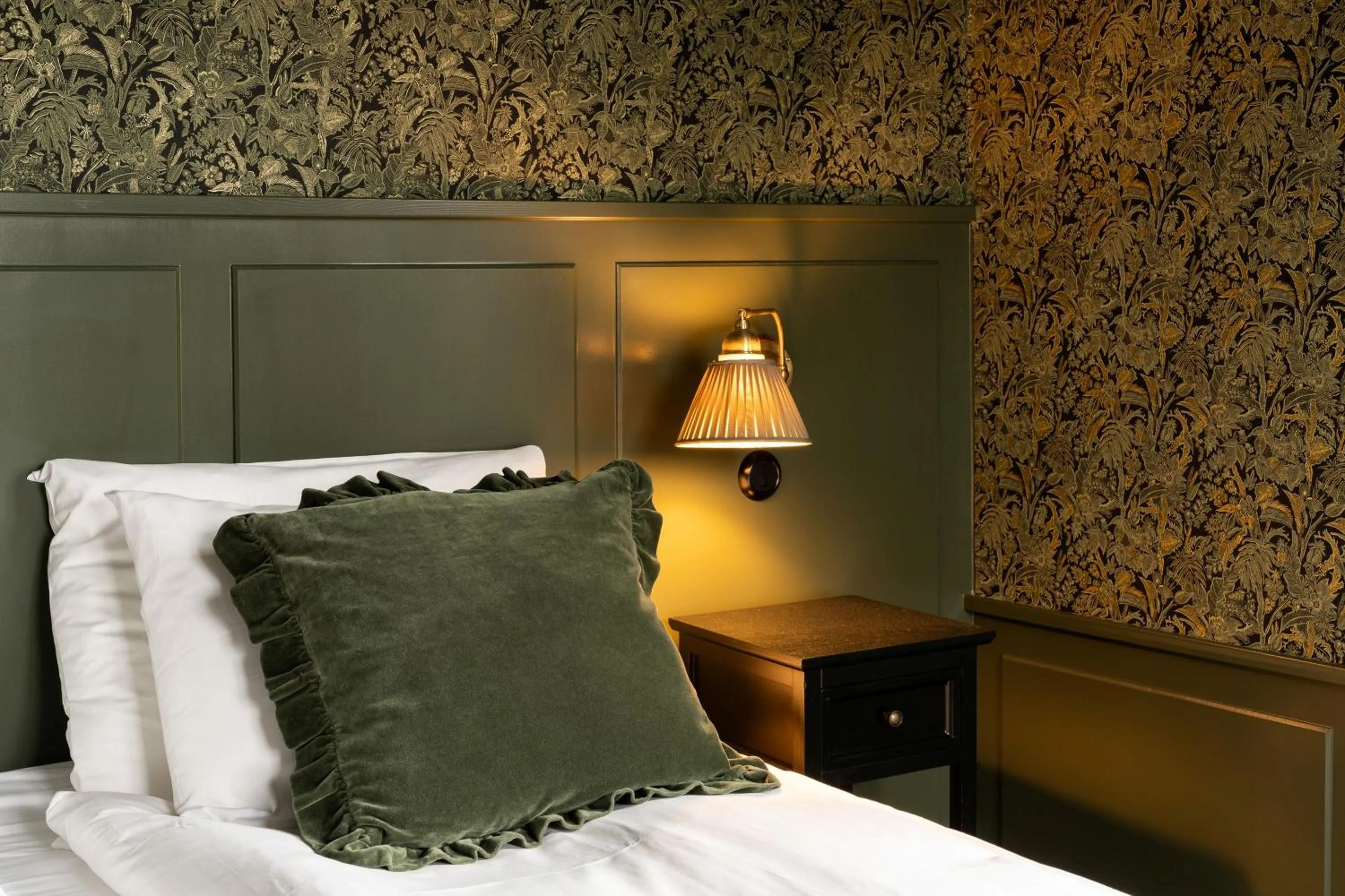 Property building, Bed in Akademihotellet