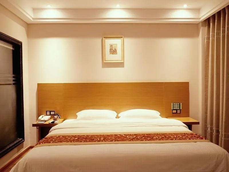 Bed in GreenTree Inn GuangXi HePu HuanzhuSouthRd.Transit Center Express Hotel