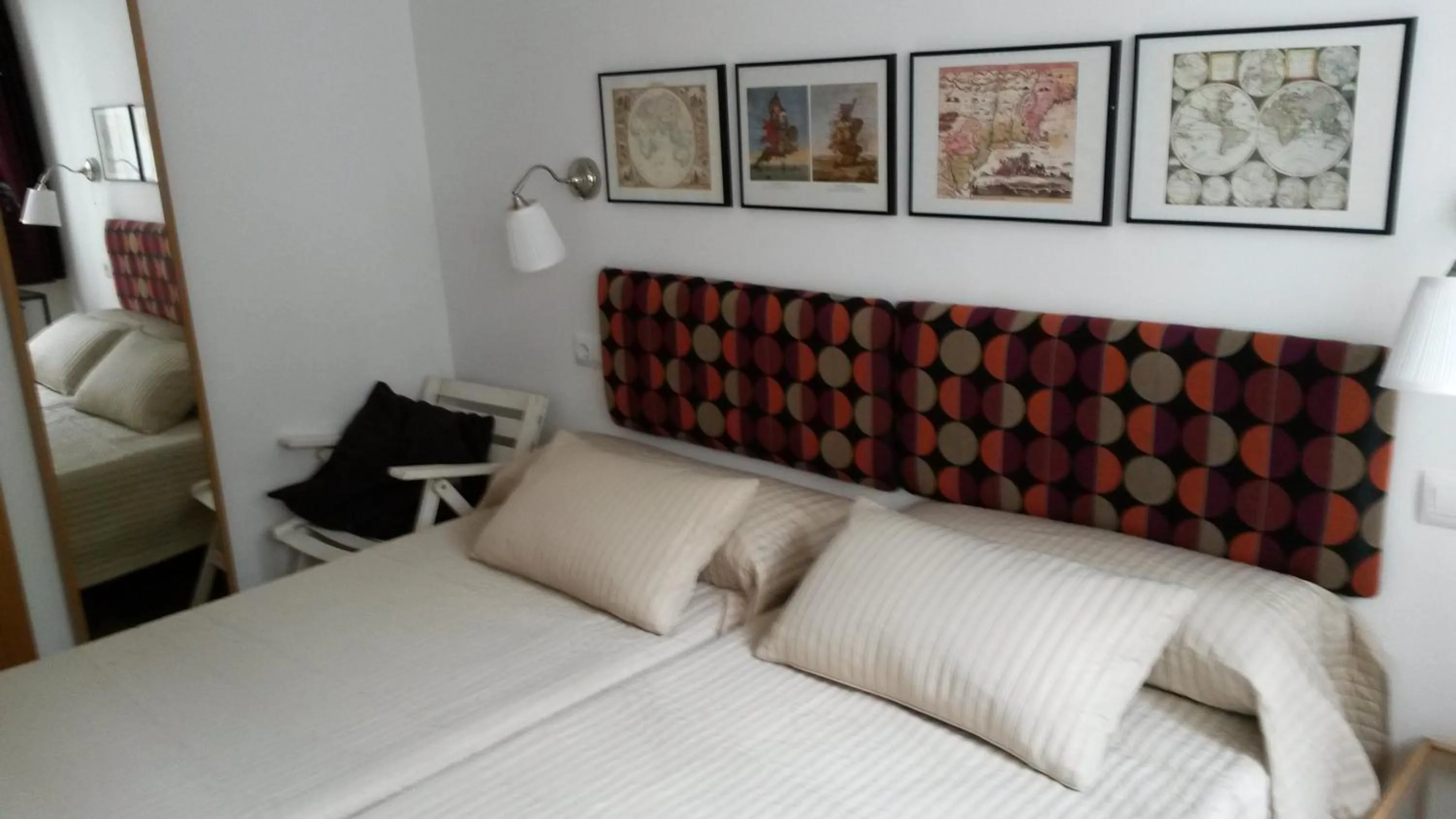Property building, Bed in Apartamentos el Camino