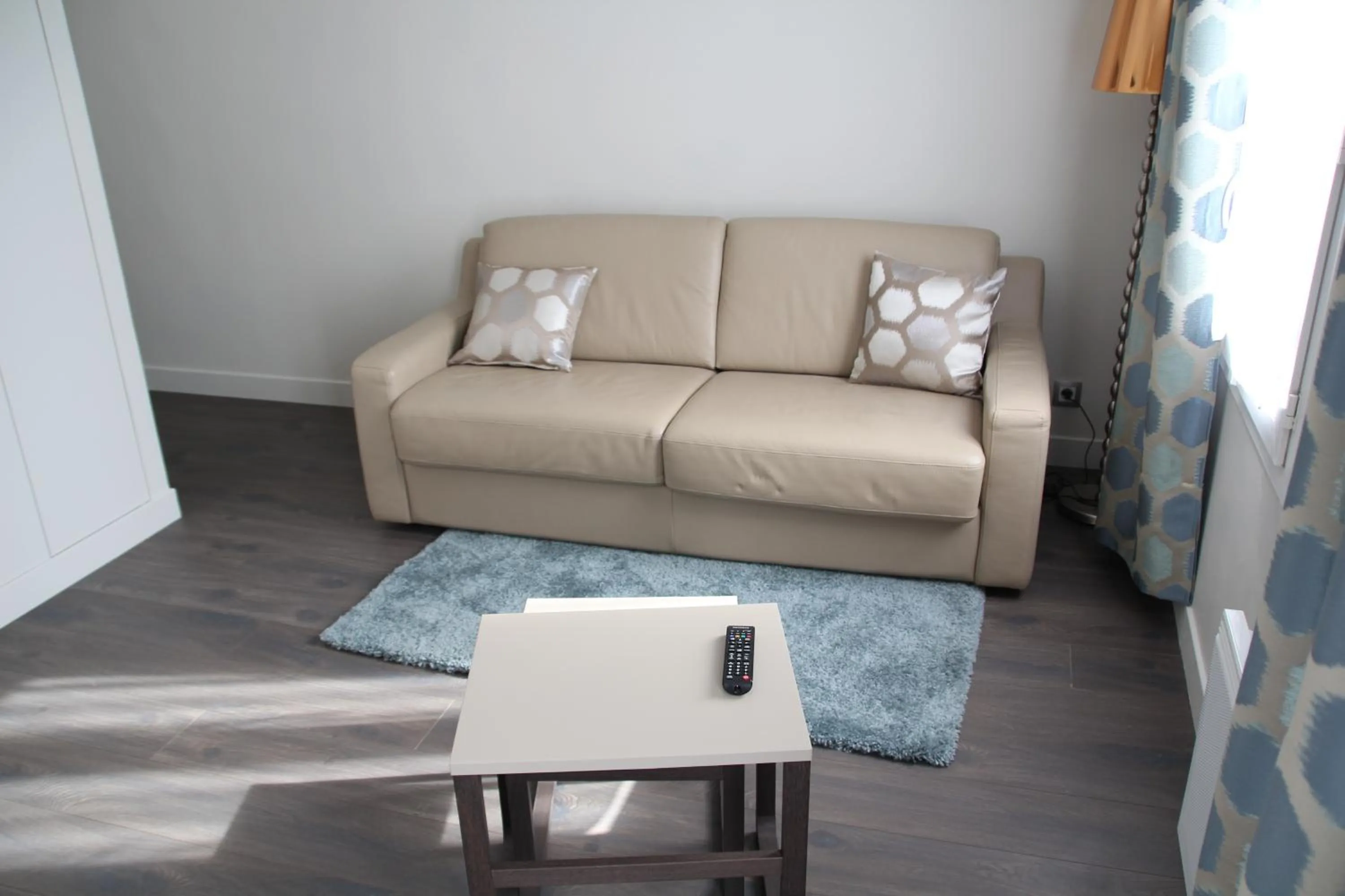 Seating area in Cosy Apparts Suresnes La Défense