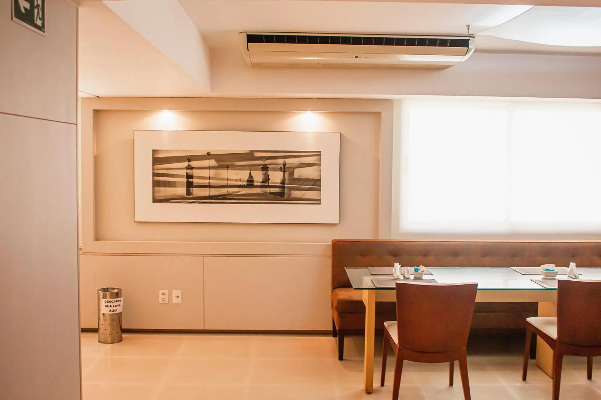 Restaurant/places to eat in Vip Hotel