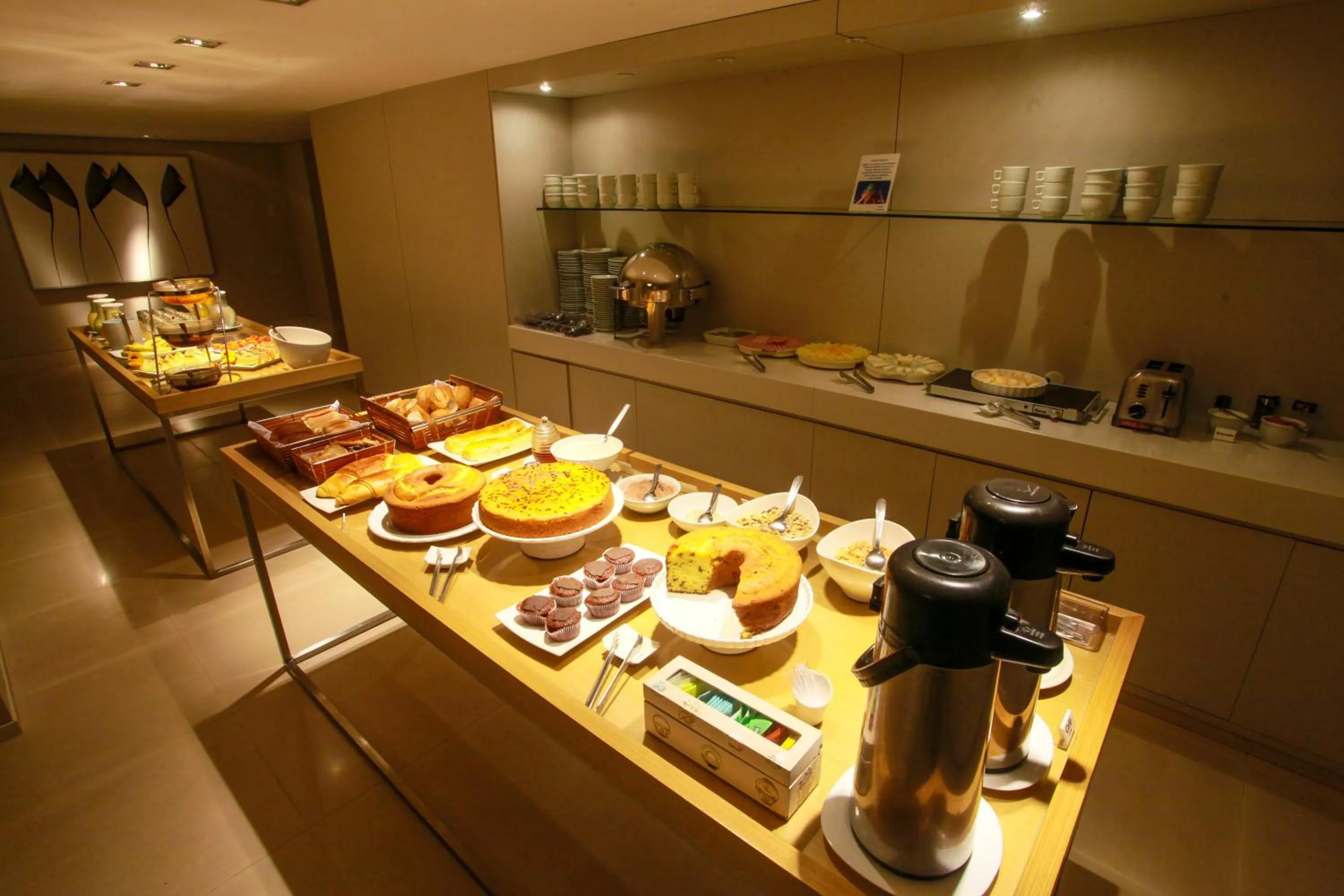 Restaurant/places to eat in Vip Hotel