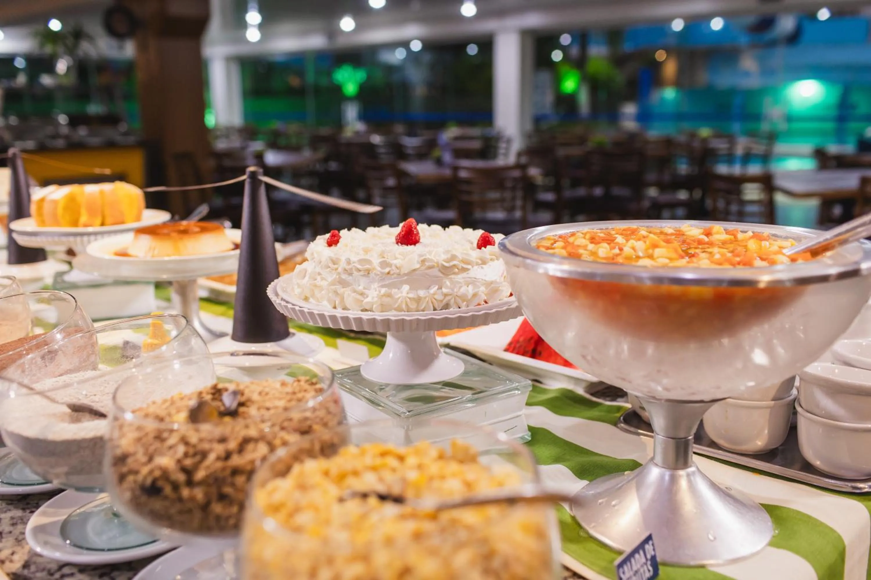 Restaurant/places to eat in Hotel Vilage Inn Ribeirão Preto & Convenções by Nacional Inn