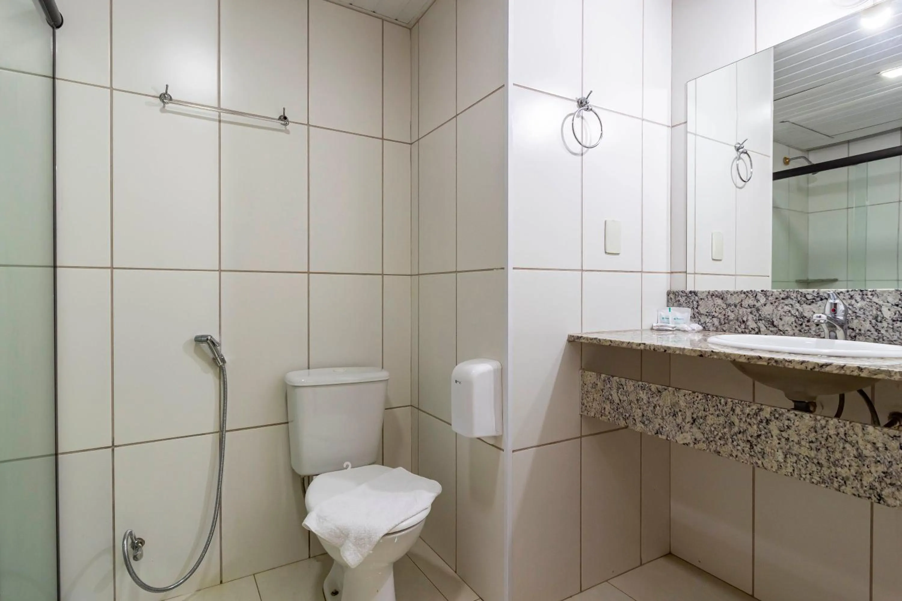 Bathroom in Hotel Vilage Inn Ribeirão Preto & Convenções