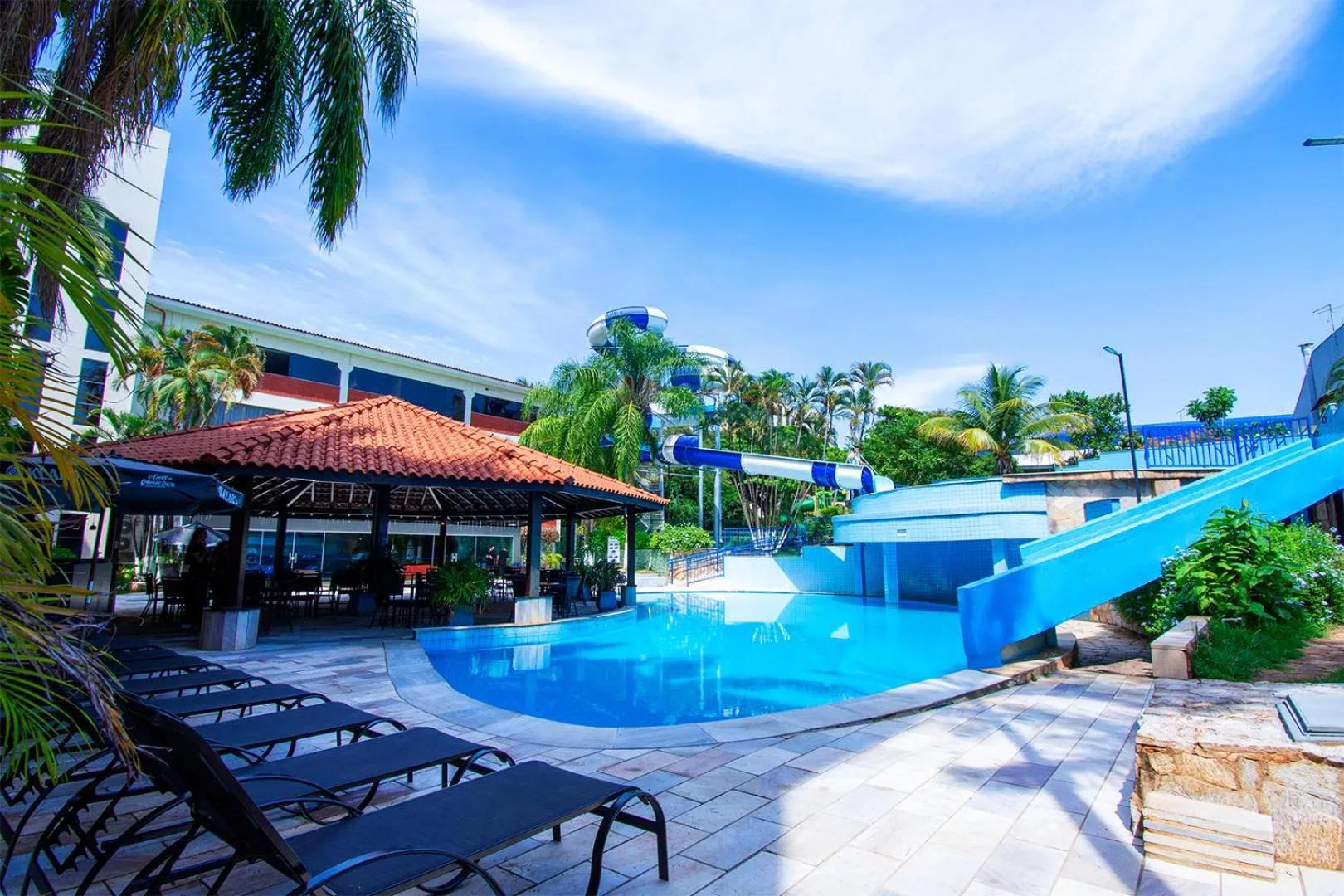 Swimming pool in Hotel Vilage Inn Ribeirão Preto & Convenções by Nacional Inn