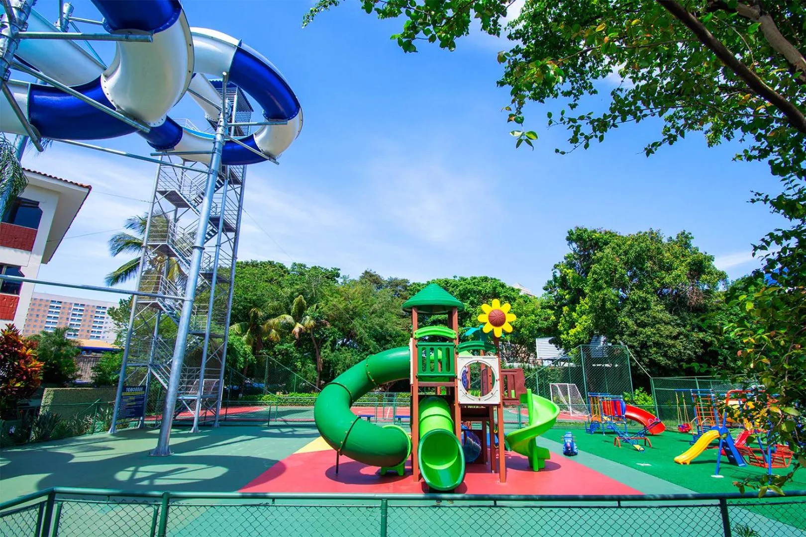 Children play ground in Hotel Vilage Inn Ribeirão Preto & Convenções by Nacional Inn