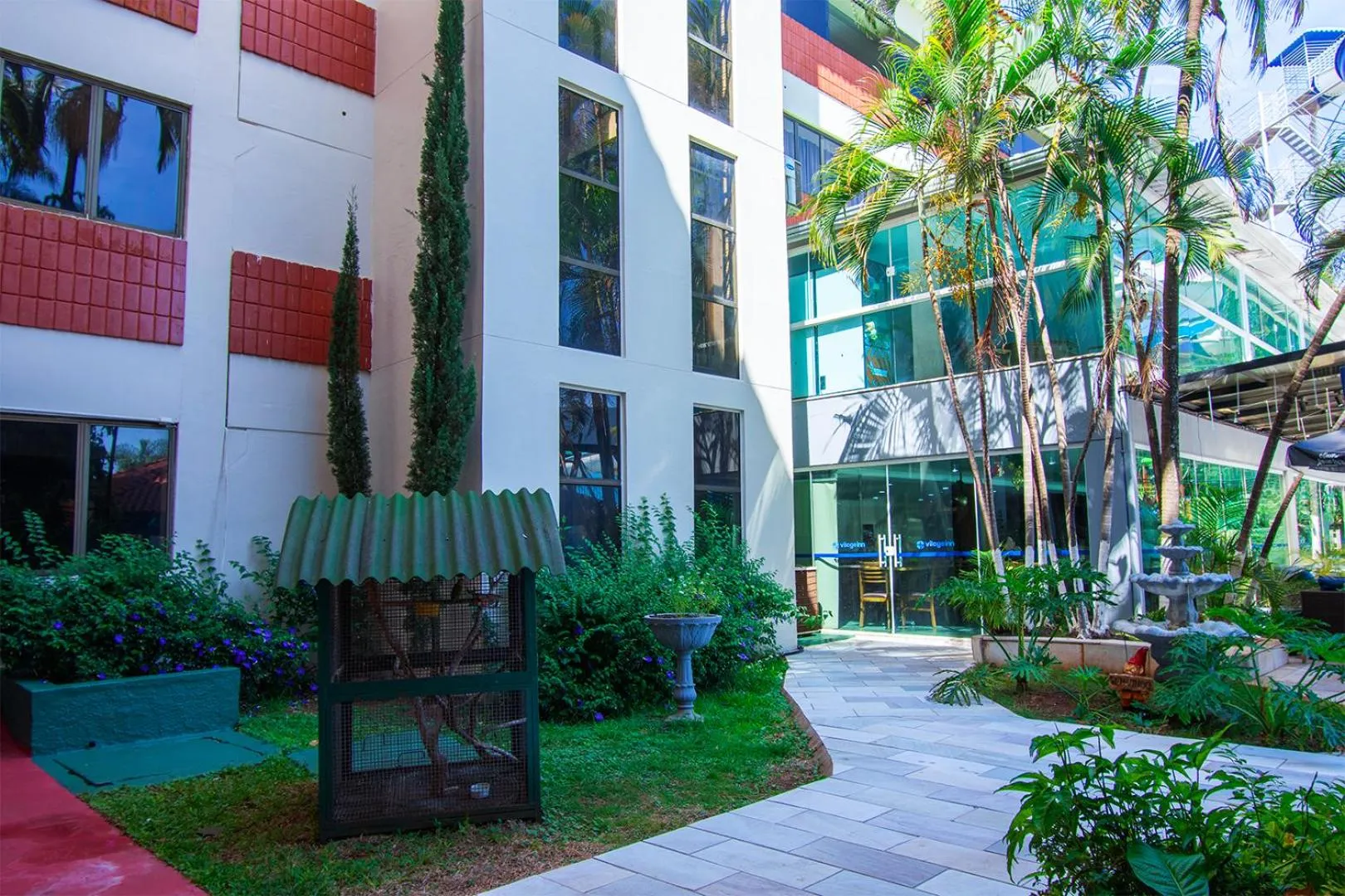 Property building in Hotel Vilage Inn Ribeirão Preto & Convenções by Nacional Inn