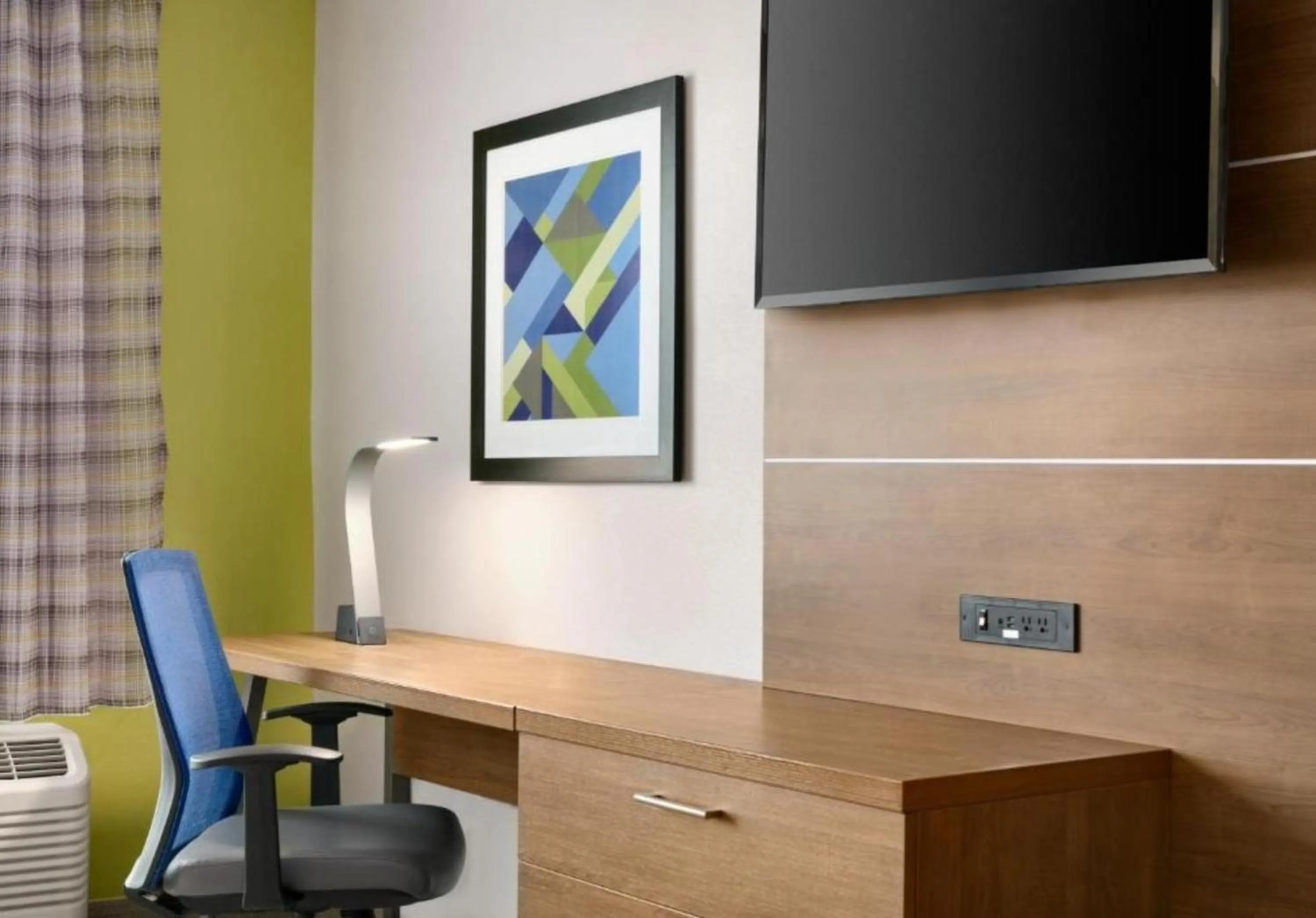 Bedroom in Holiday Inn Express & Suites Salisbury by IHG