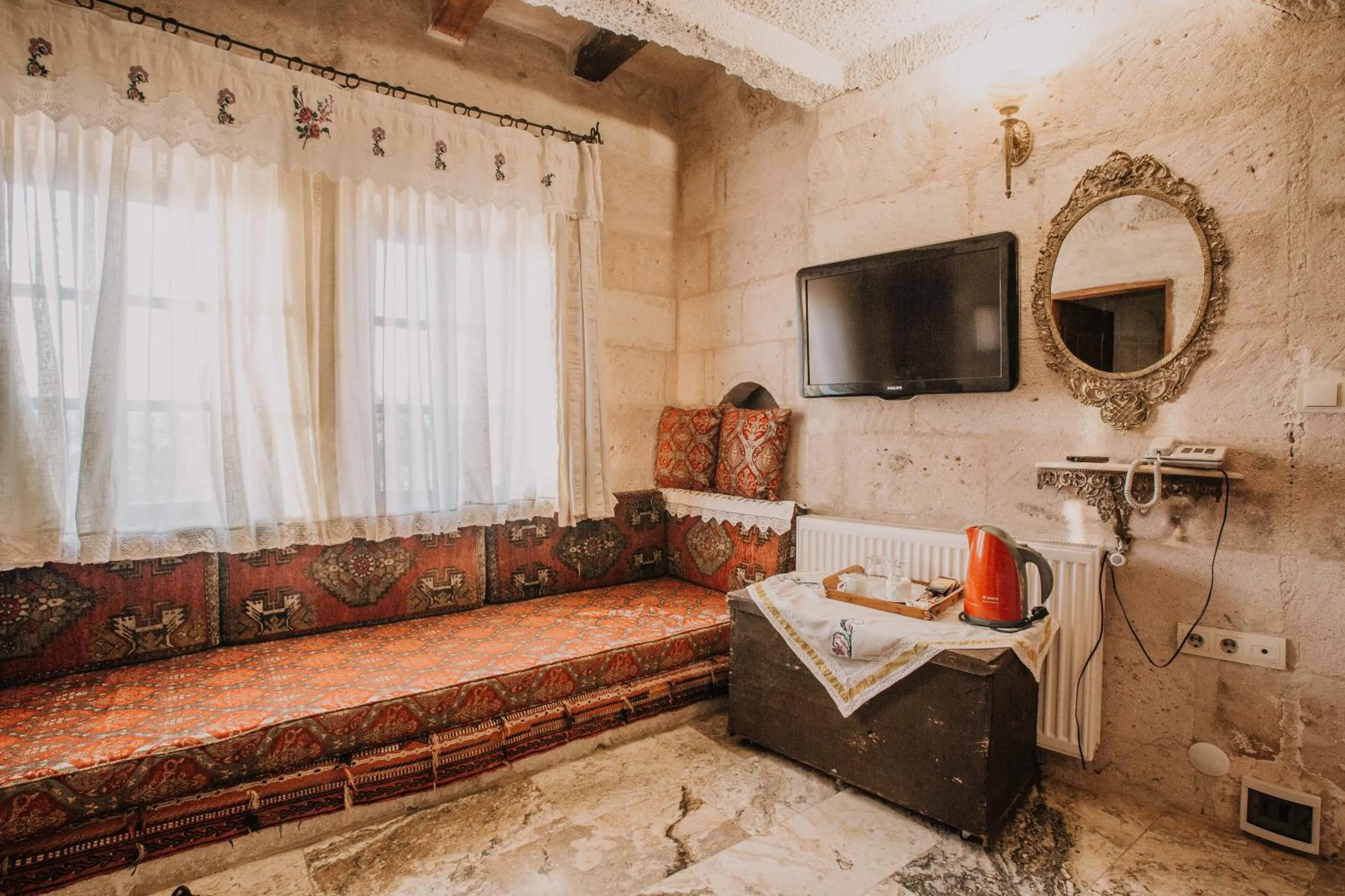 TV and multimedia in Village Cave House Hotel