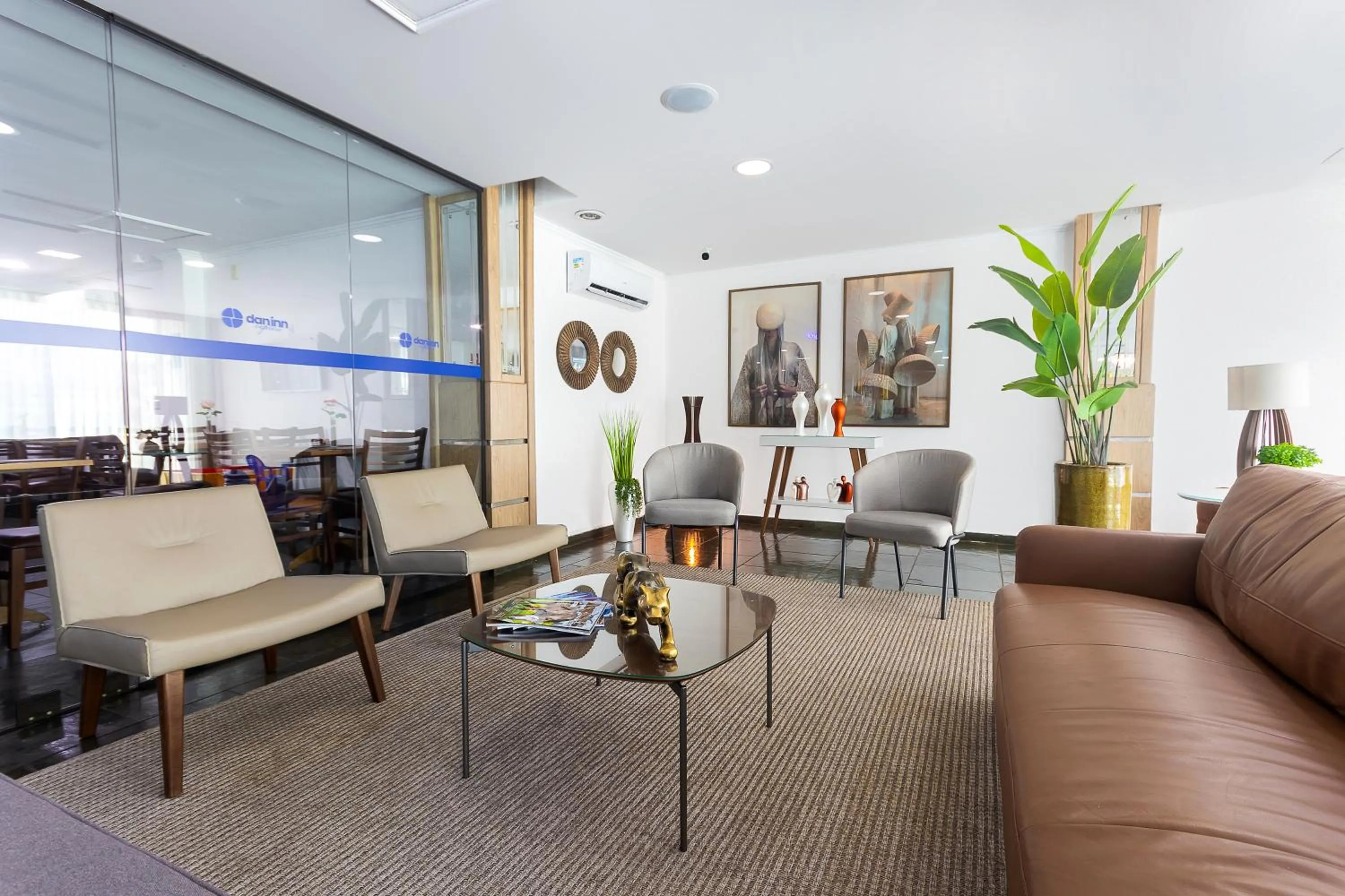 Lobby or reception in Hotel Dan Inn Express Ribeirão Preto By Nacional Inn