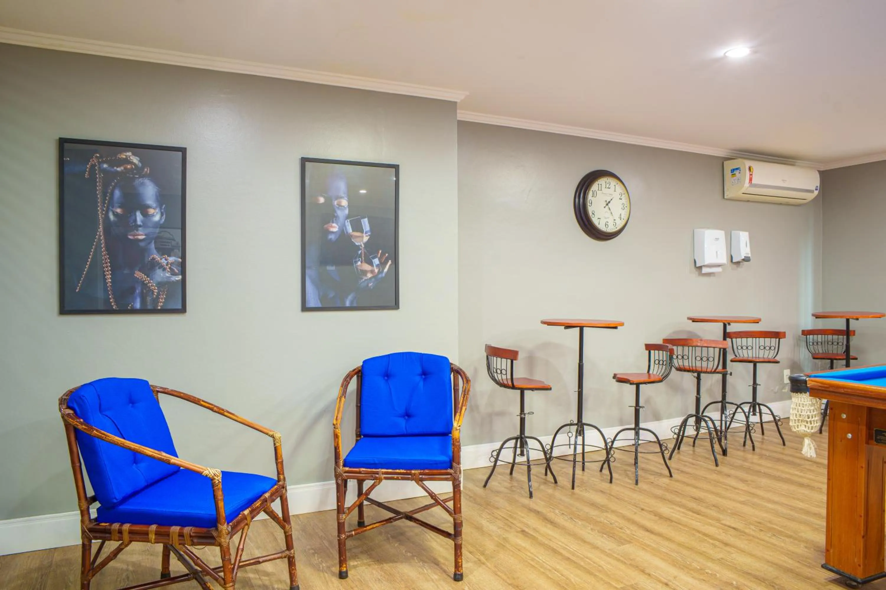 Communal lounge/ TV room in Hotel Dan Inn Express Ribeirão Preto By Nacional Inn