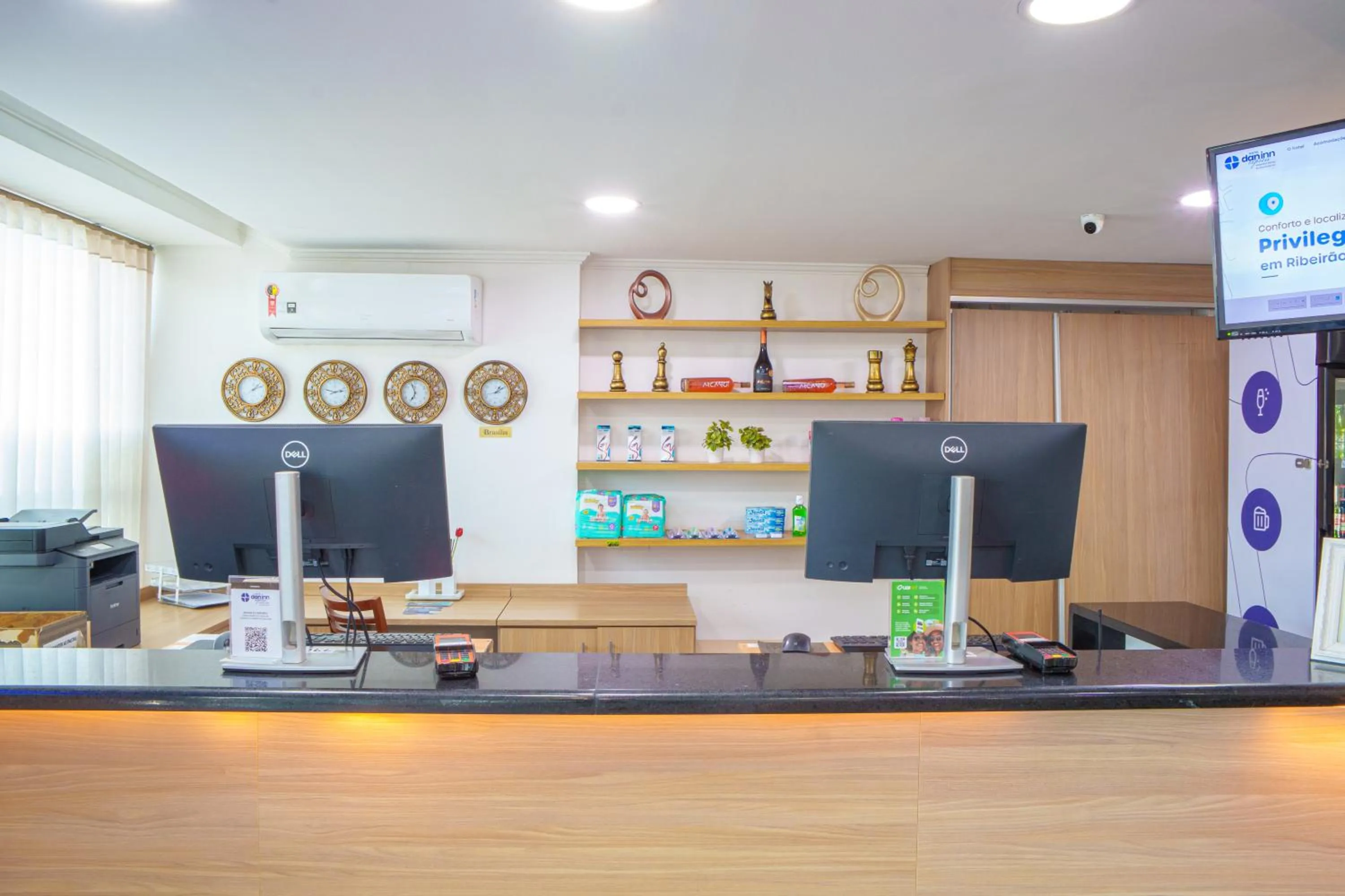 Lobby or reception in Hotel Dan Inn Express Ribeirão Preto By Nacional Inn