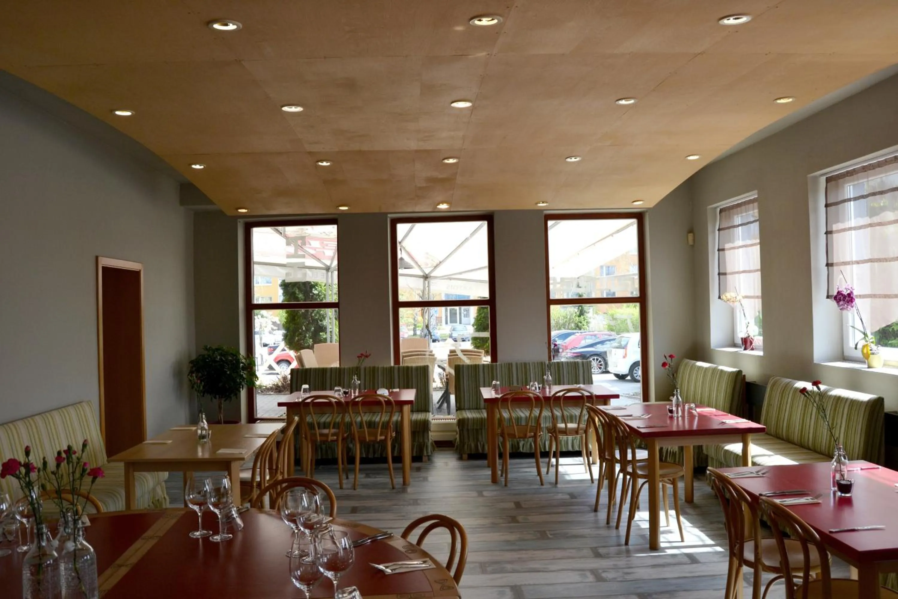 Dining area, Restaurant/Places to Eat in Hotel Plaza