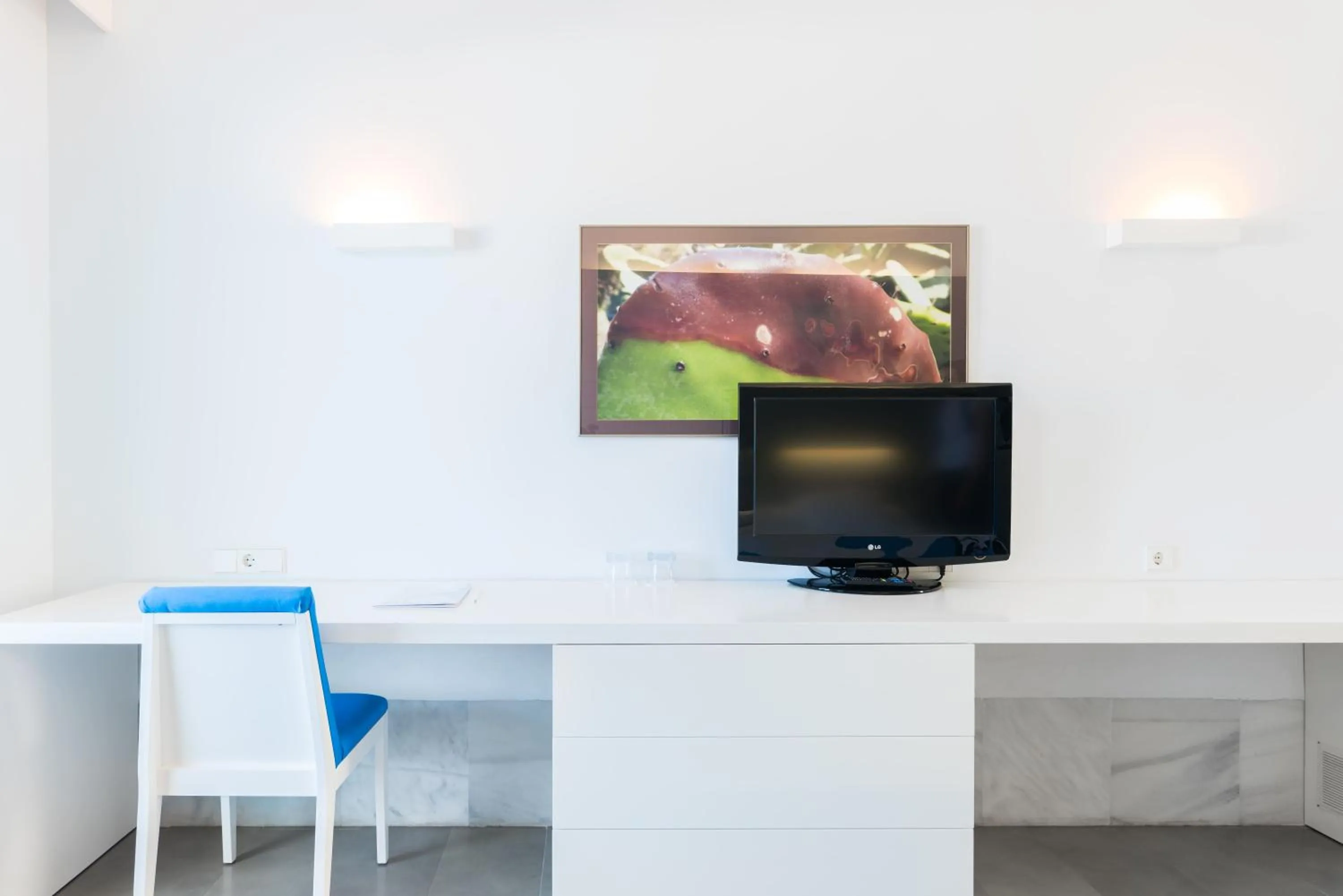 Communal lounge/ TV room in Hotel Spa Calagrande Cabo de Gata