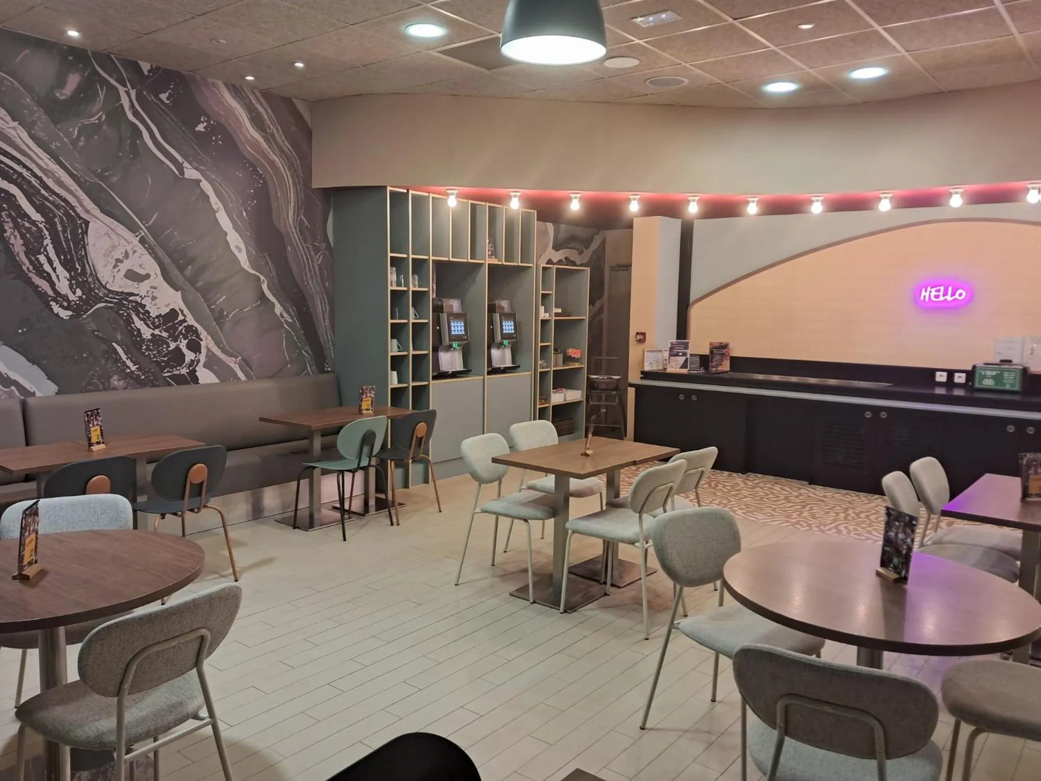 Breakfast in IBIS STYLES ALES CENTRE