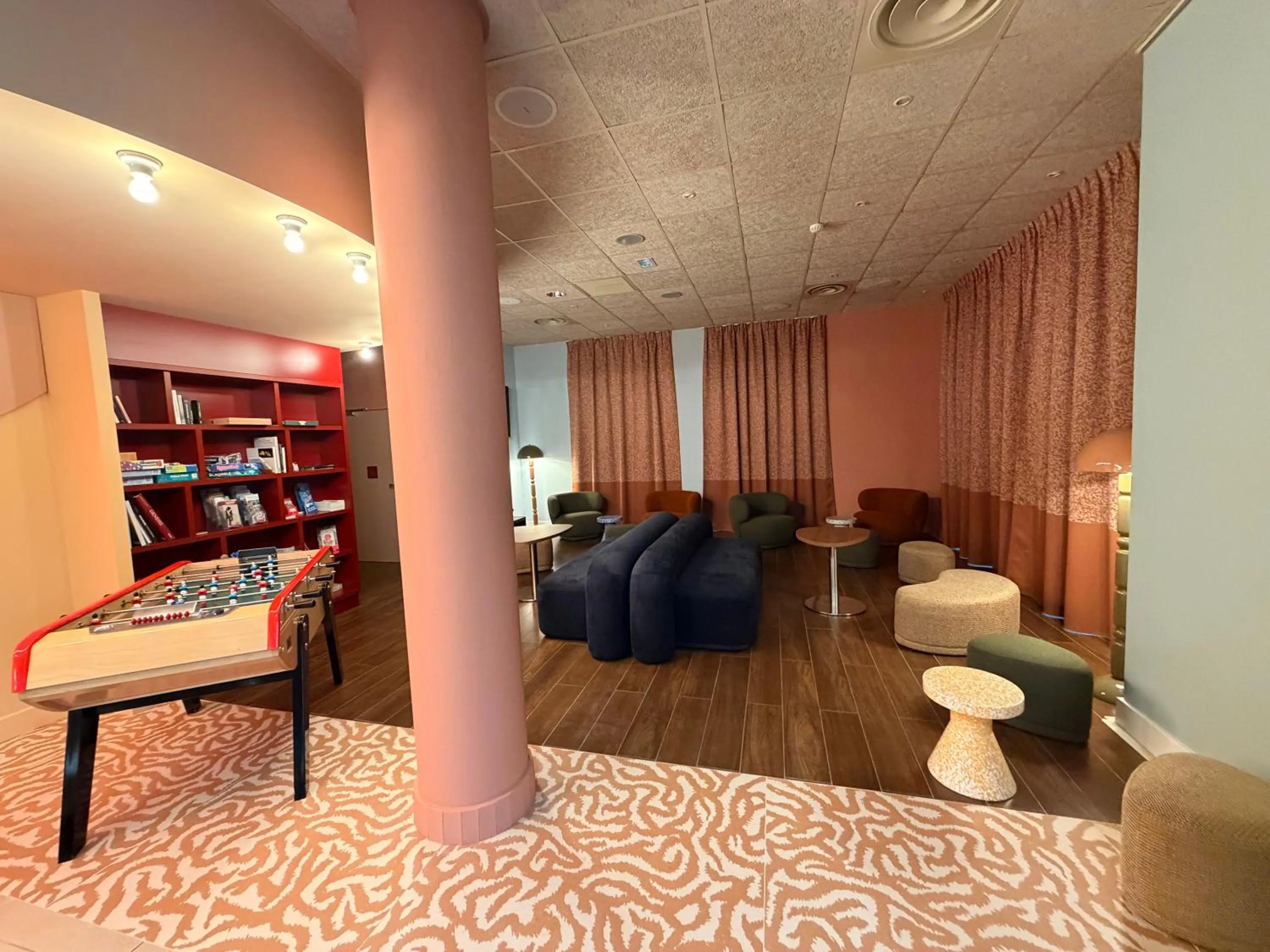 Seating area in IBIS STYLES ALES CENTRE