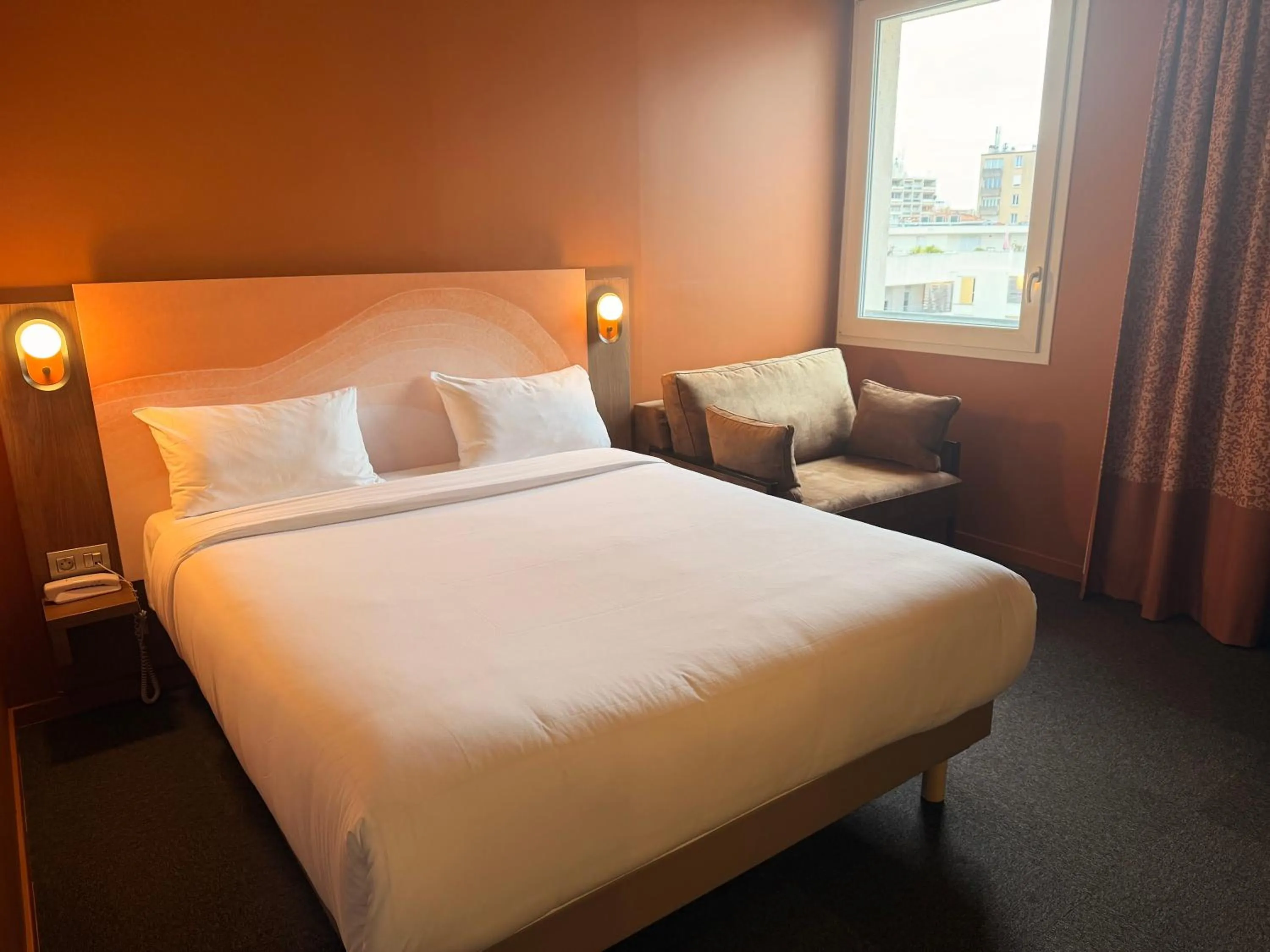 Bed in IBIS STYLES ALES CENTRE