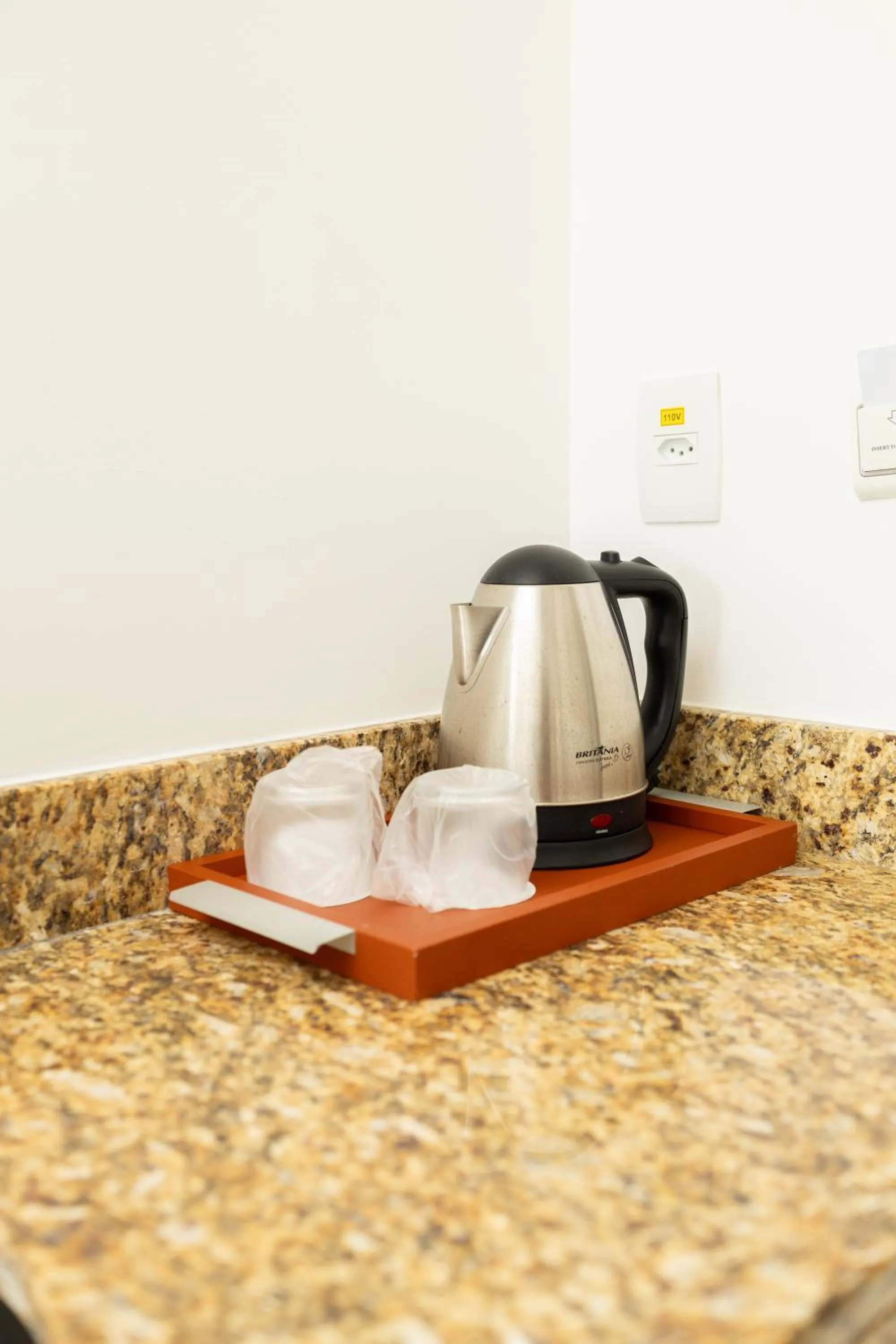 Coffee/tea facilities in Ramada by Wyndham Macae Hotel & Suites