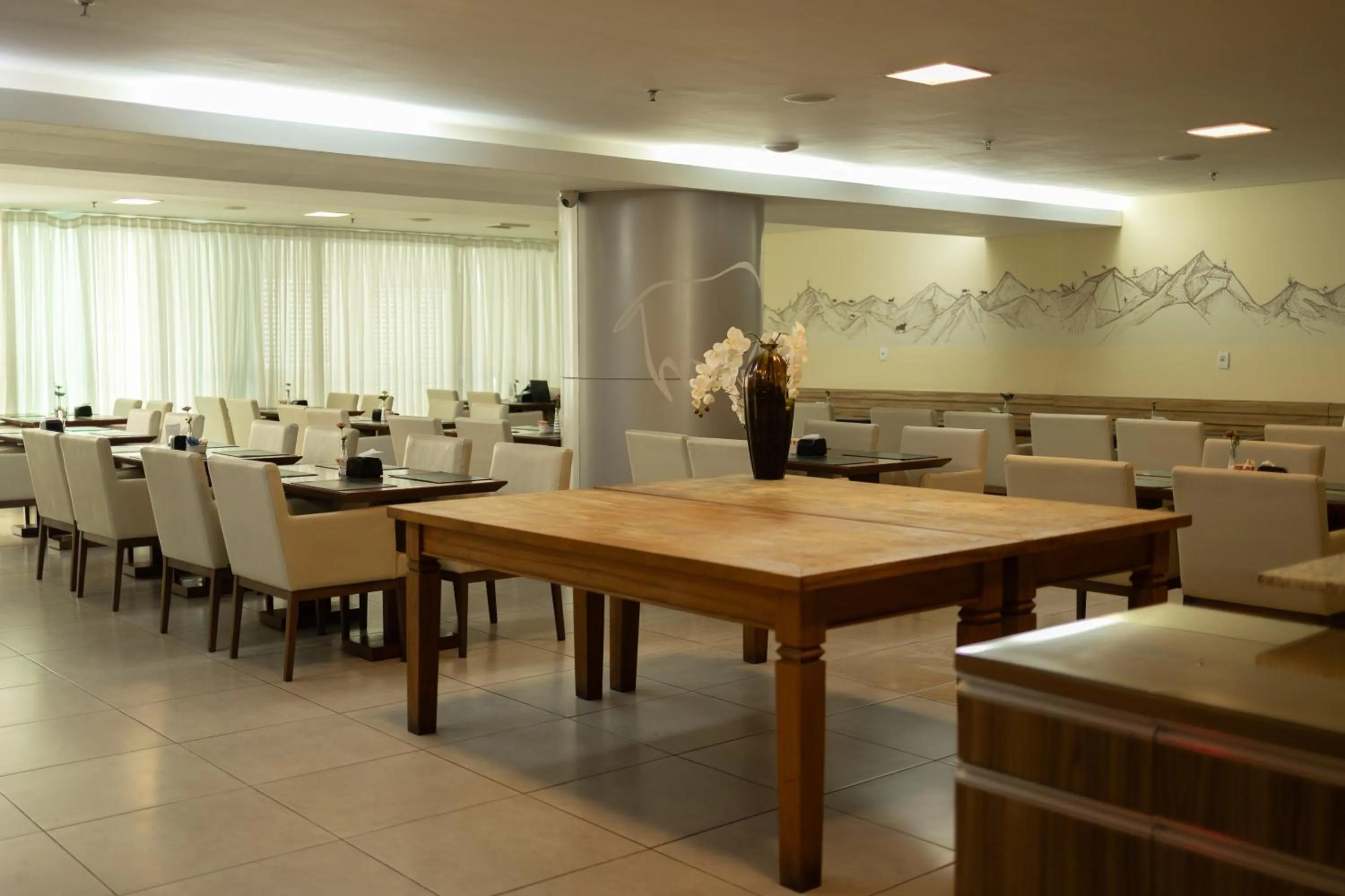 Restaurant/places to eat in Ramada by Wyndham Macae Hotel & Suites