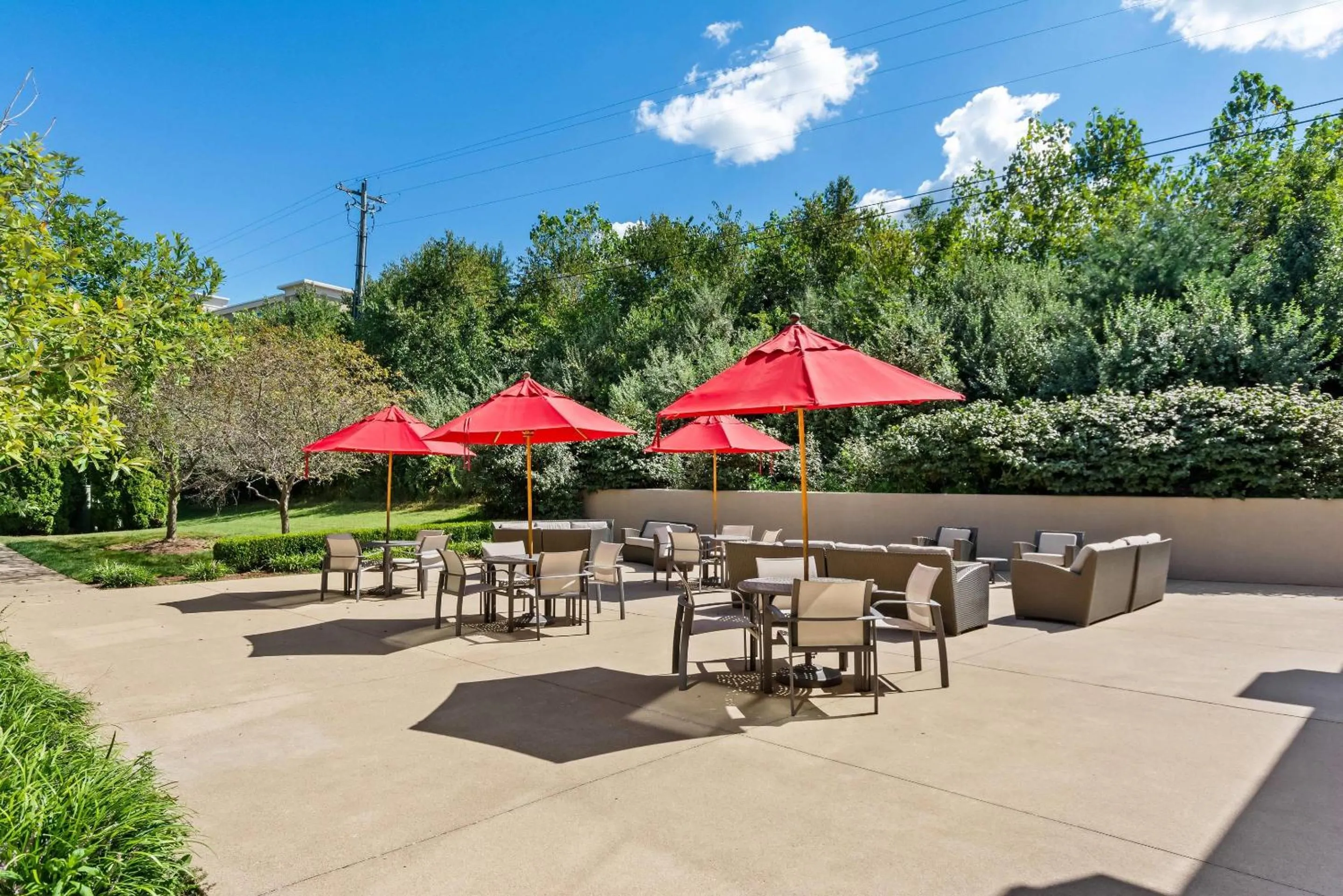 Swimming pool in Country Inn & Suites Etown