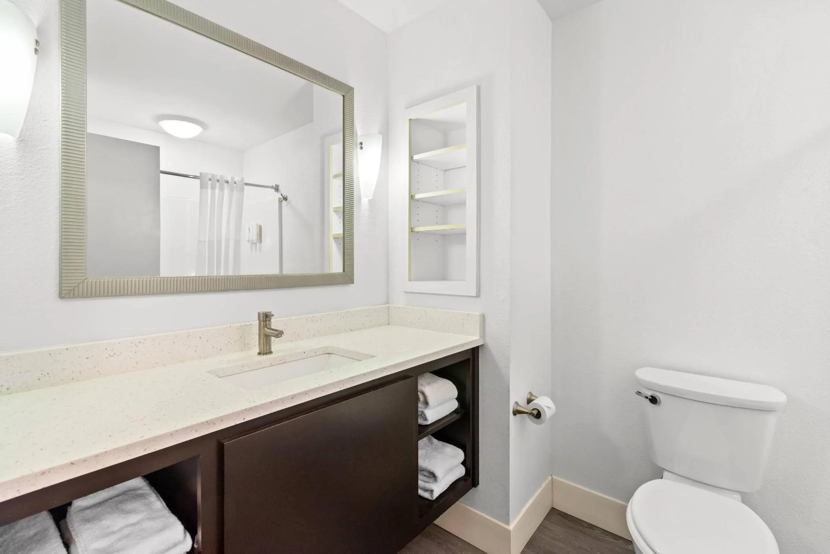 Bedroom in Country Inn & Suites Etown