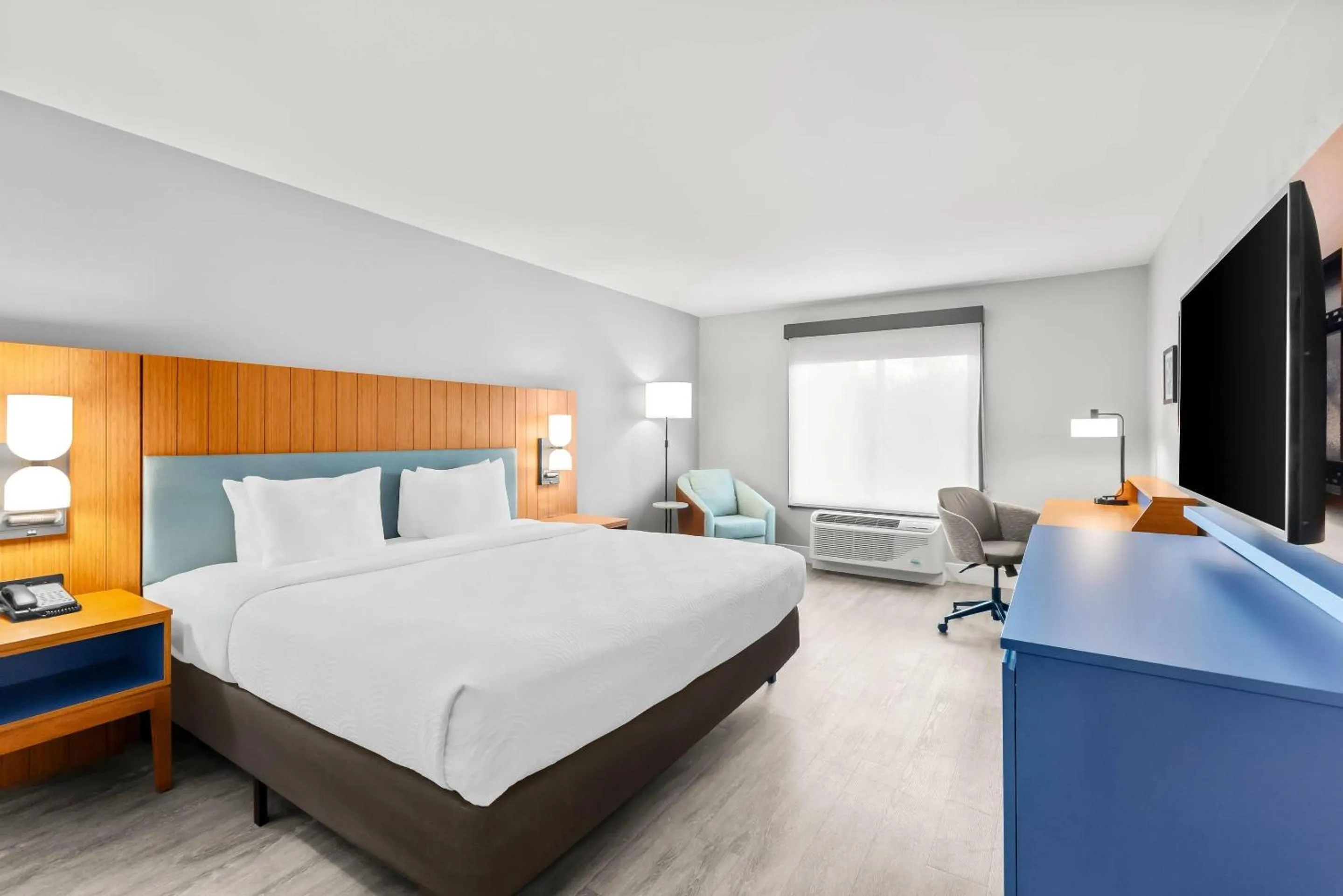 Bedroom, Bed in Country Inn & Suites Etown