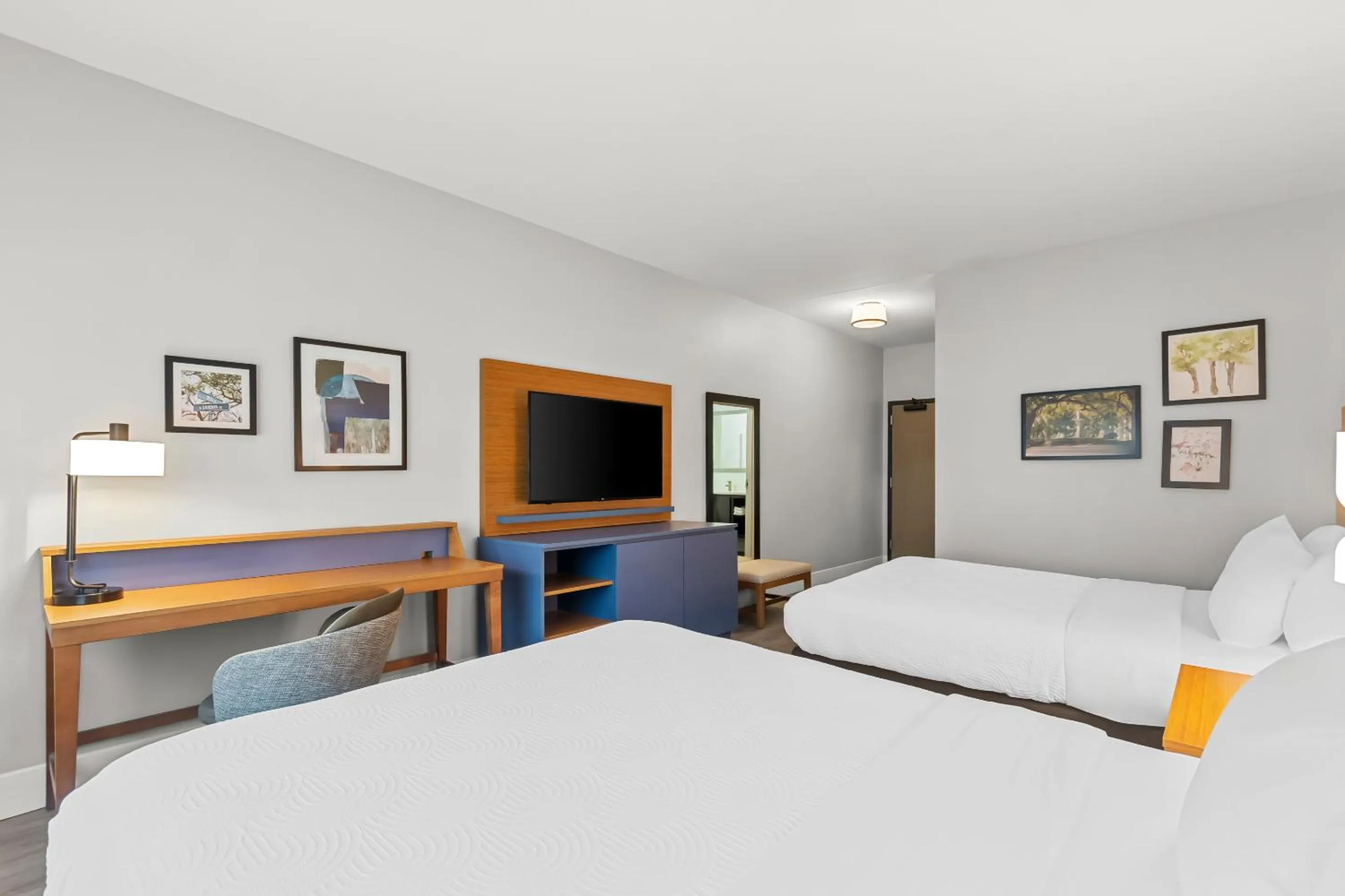 Bed in Country Inn & Suites Etown