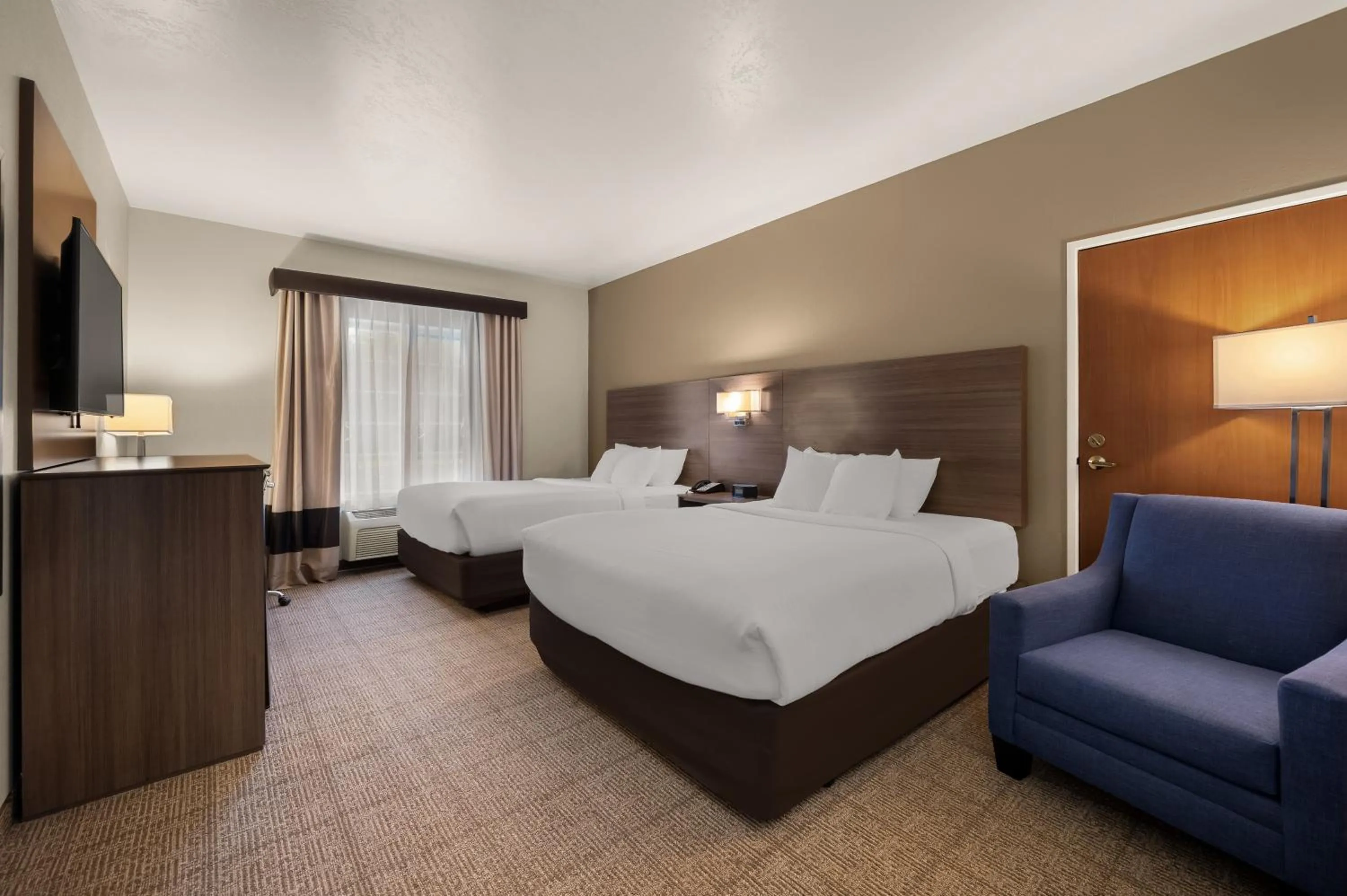 Bedroom, Bed in Comfort Inn & Suites Fenton
