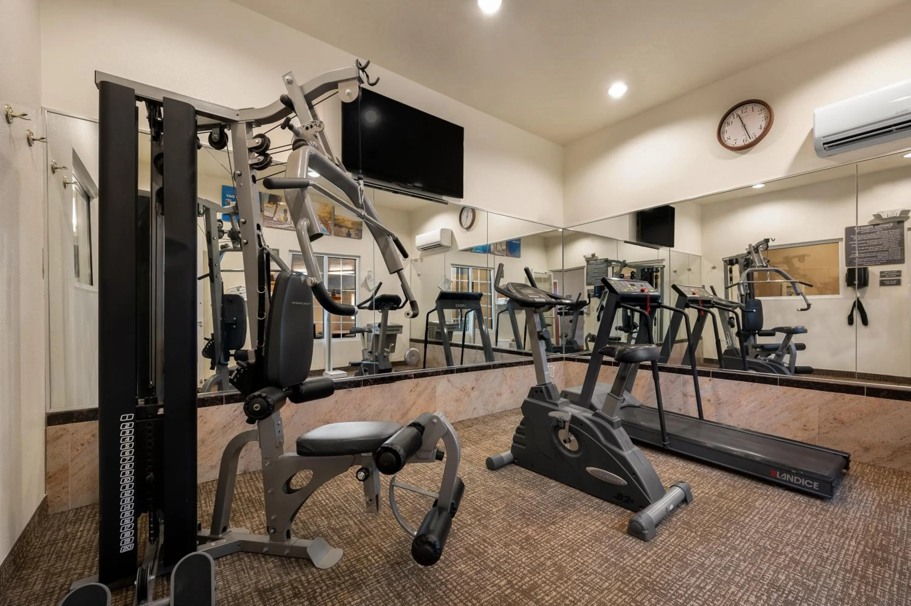 Fitness centre/facilities in Comfort Inn & Suites Fenton