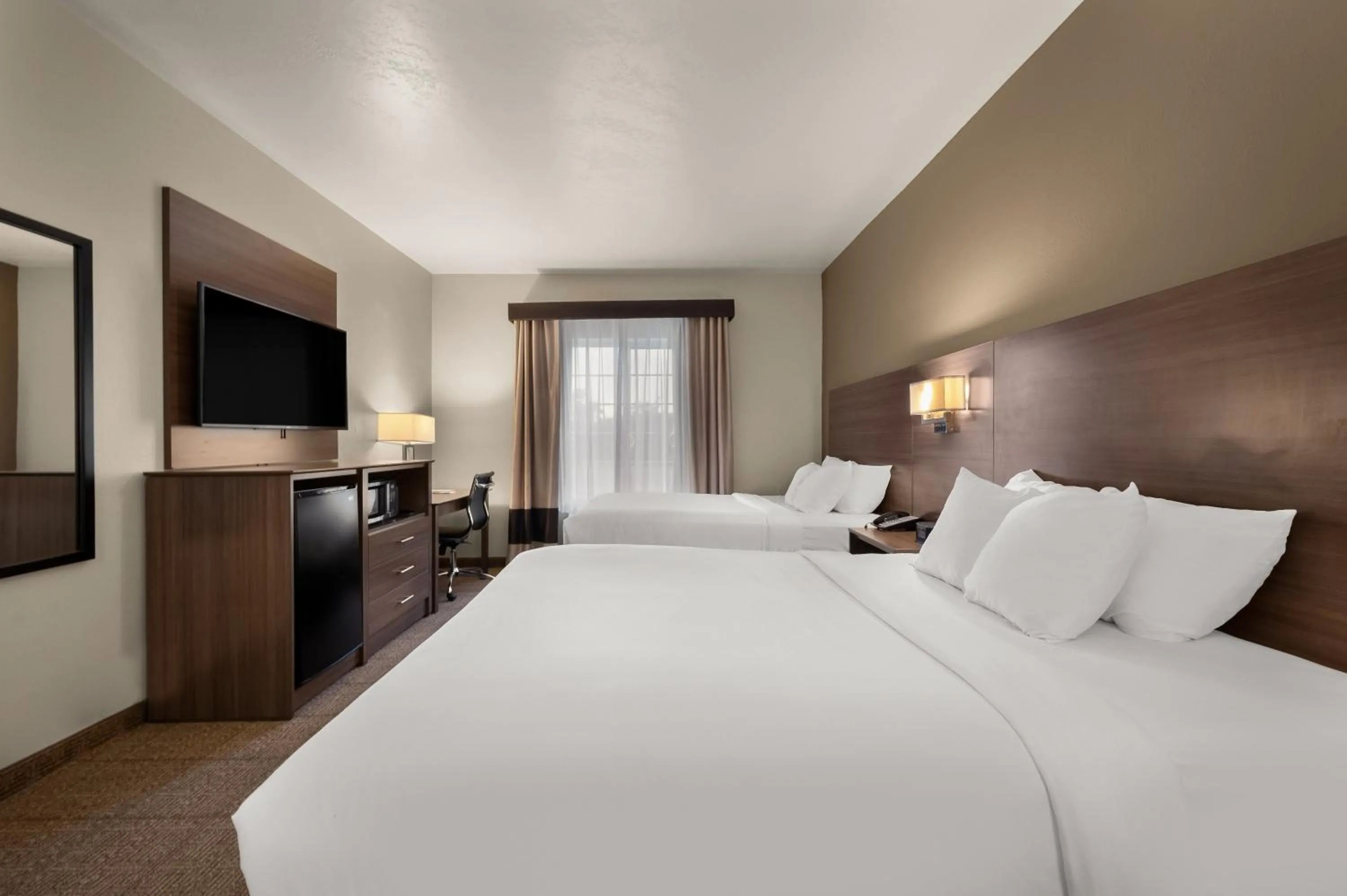 Bedroom, Bed in Comfort Inn & Suites Fenton