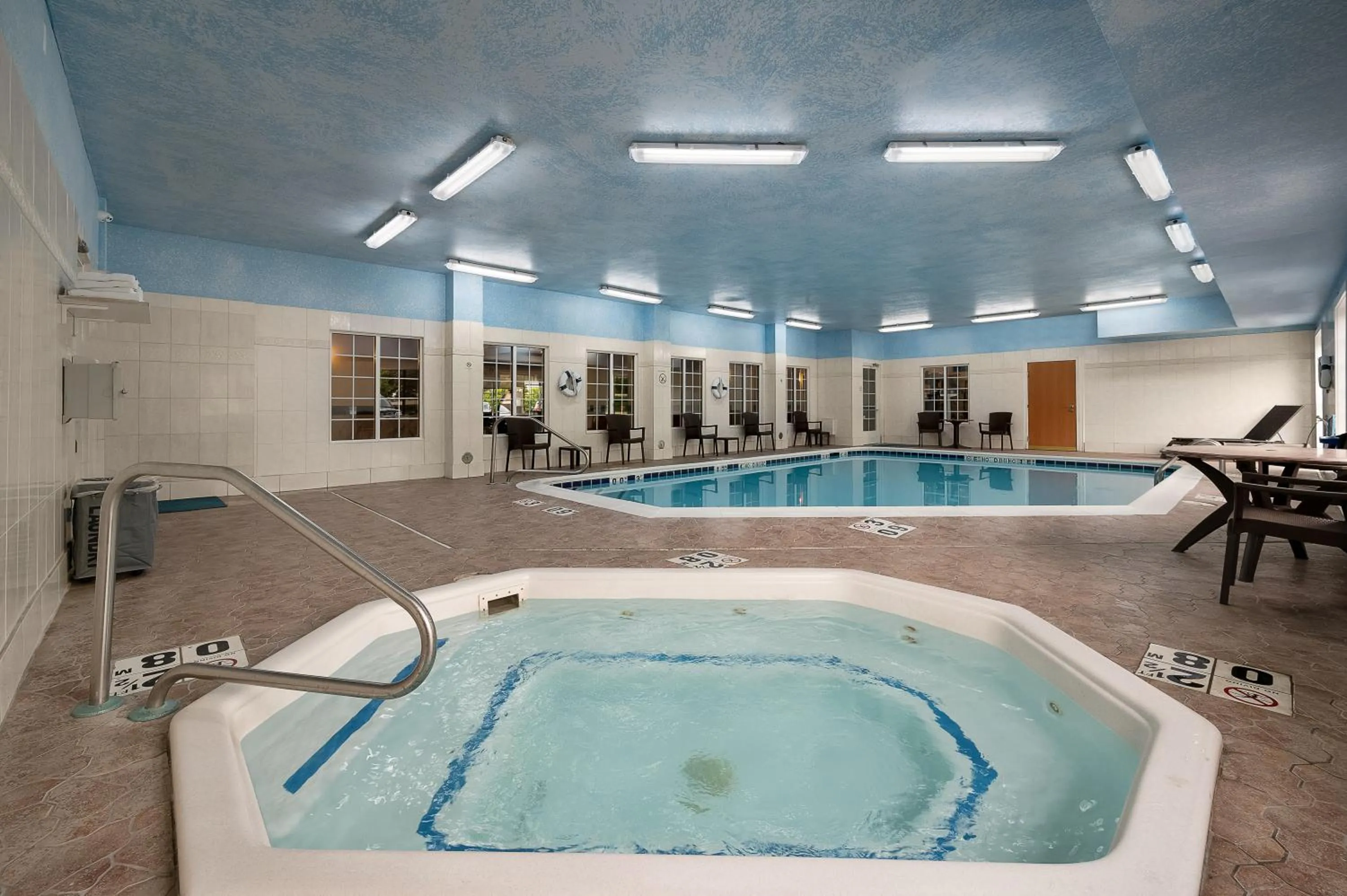 Hot Tub in Comfort Inn & Suites Fenton