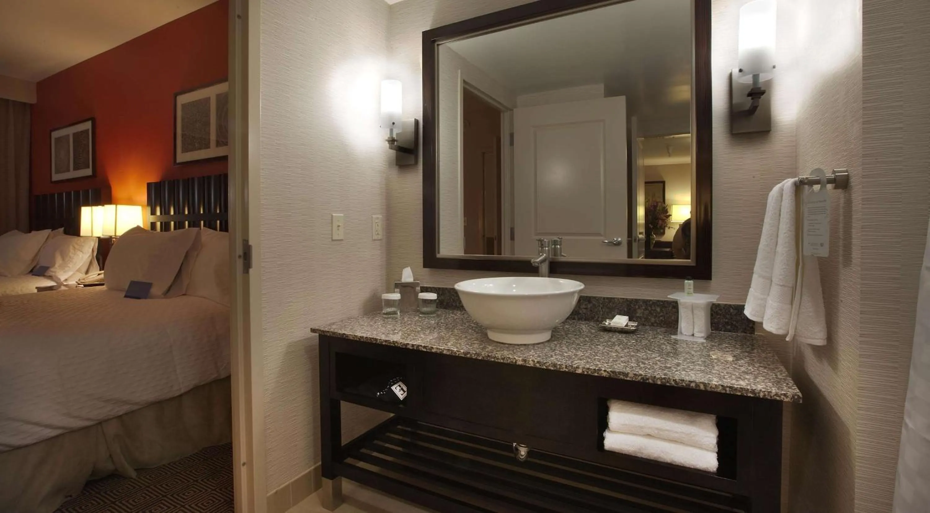 Bathroom, Bed in Embassy Suites Palmdale