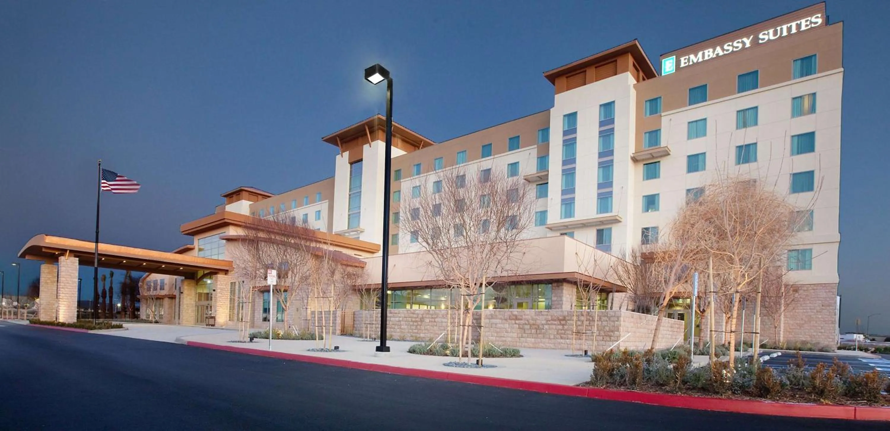 Property building in Embassy Suites Palmdale