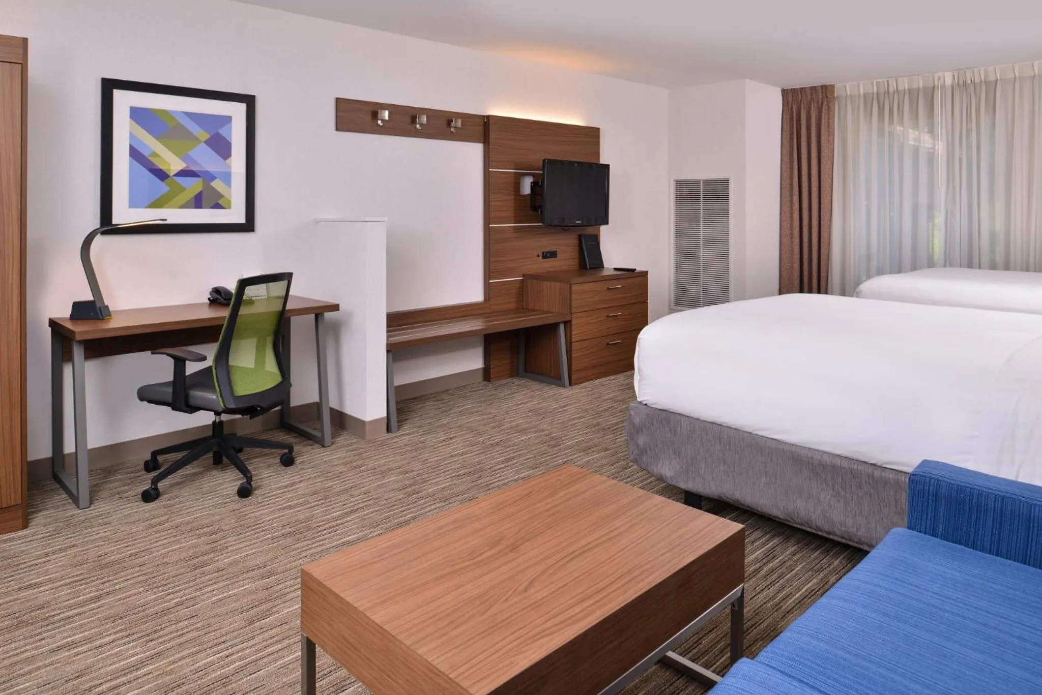 Photo of the whole room, Bed in Holiday Inn Express & Suites Lacey - Olympia by IHG