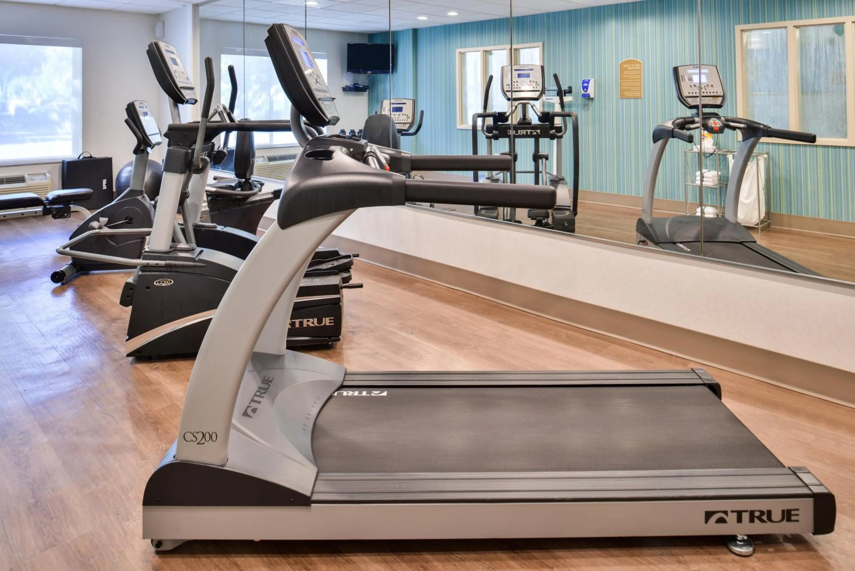 Fitness centre/facilities in Holiday Inn Express & Suites Lacey - Olympia by IHG